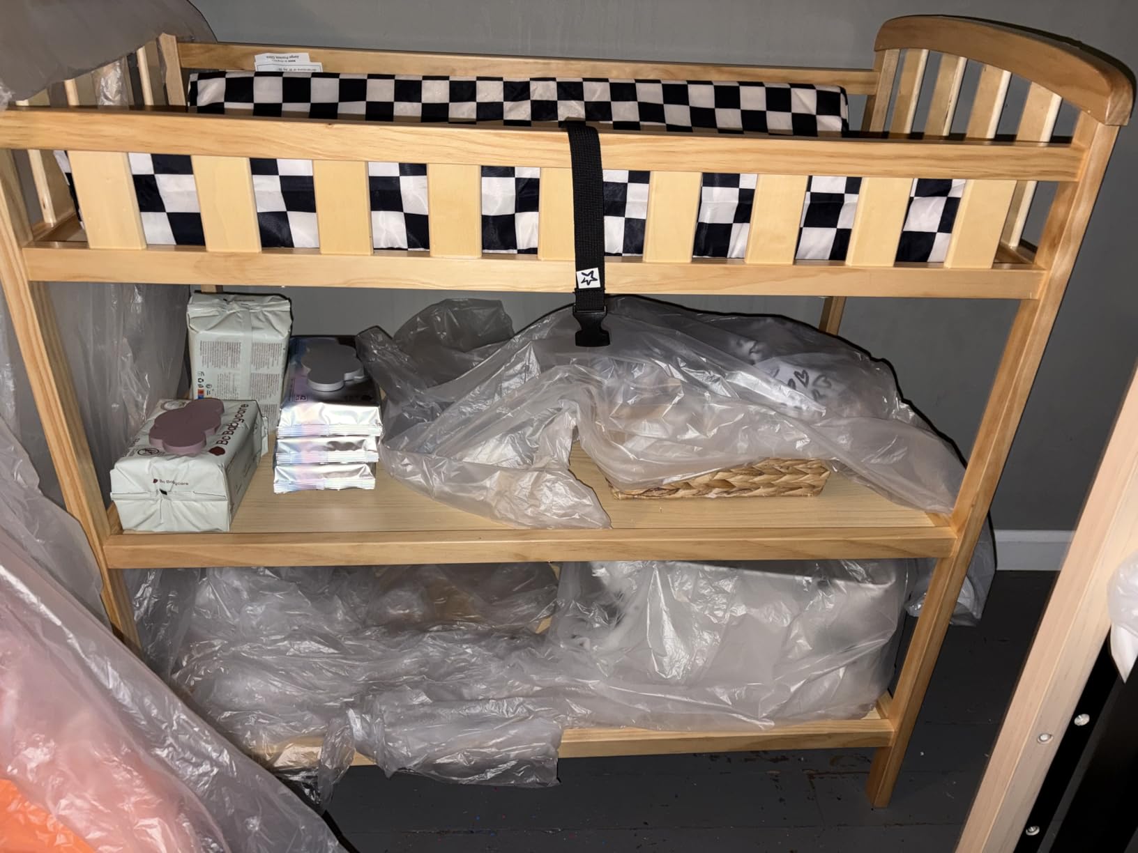 Dream On Me Emily Changing Table, Compact and Portable Solid New Zealand Pinewood, Safety Rails, Two Storage Shelves, Includes Water-Resistant 1
