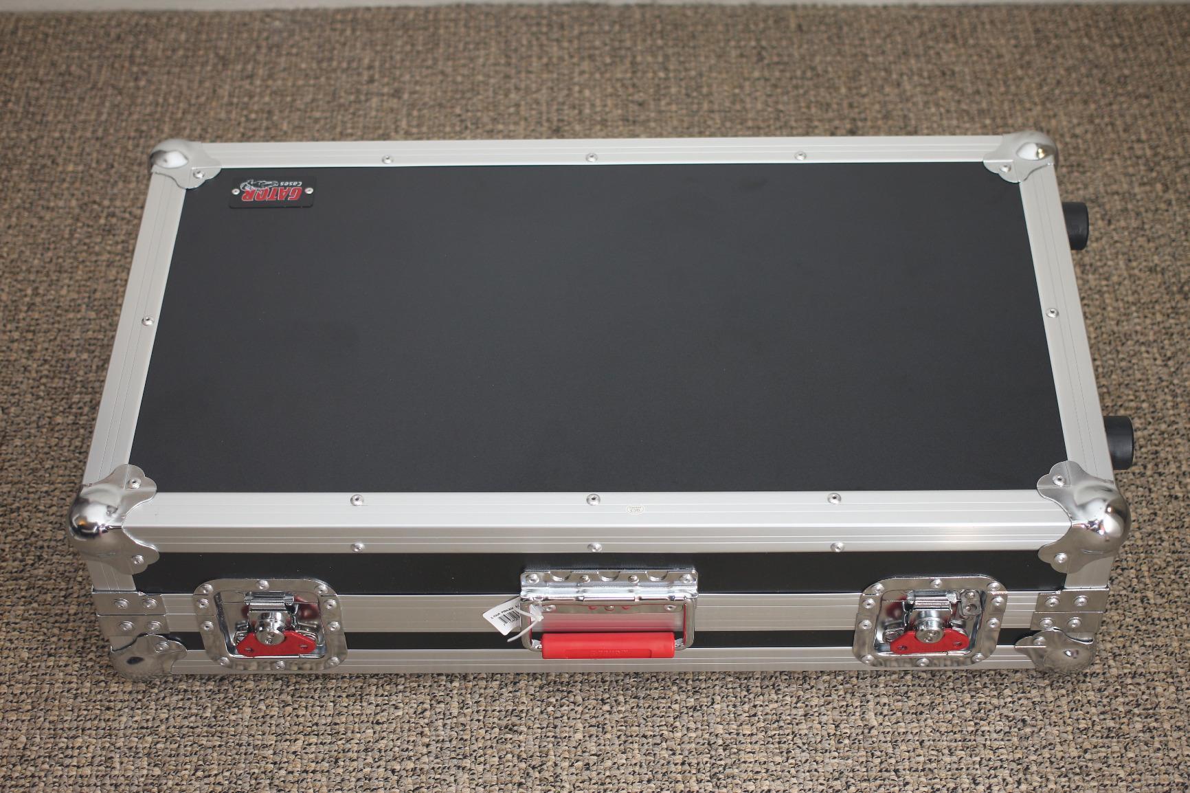 Gator Cases G-TOUR Series Guitar Pedal Board with ATA Road Case, Wheels and Pull Handle, Large: 24