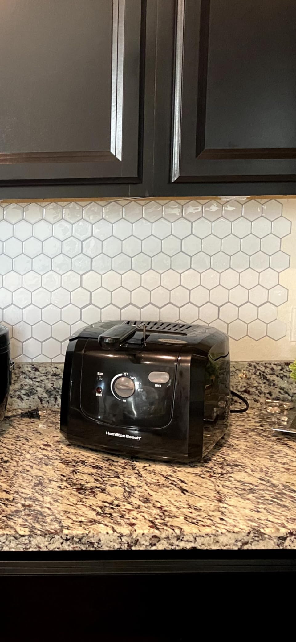Hamilton Beach Cool Touch Electric Deep Fryer with Basket For Home Use, 2 Liter / 8 Cup Oil Capacity, 1500 Watts, Cool-Touch Sides, Lid With View Window, Adjustable Temperature, Black, 35021 customer photo 2