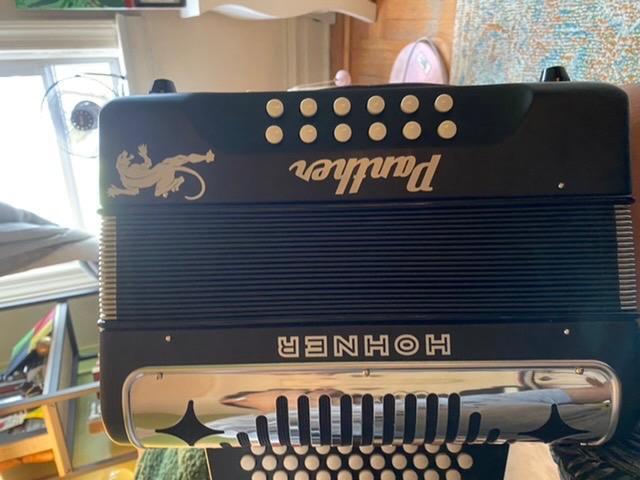 HOHNER Accordion, 12 x 7.5 (3100FB) customer photo 2
