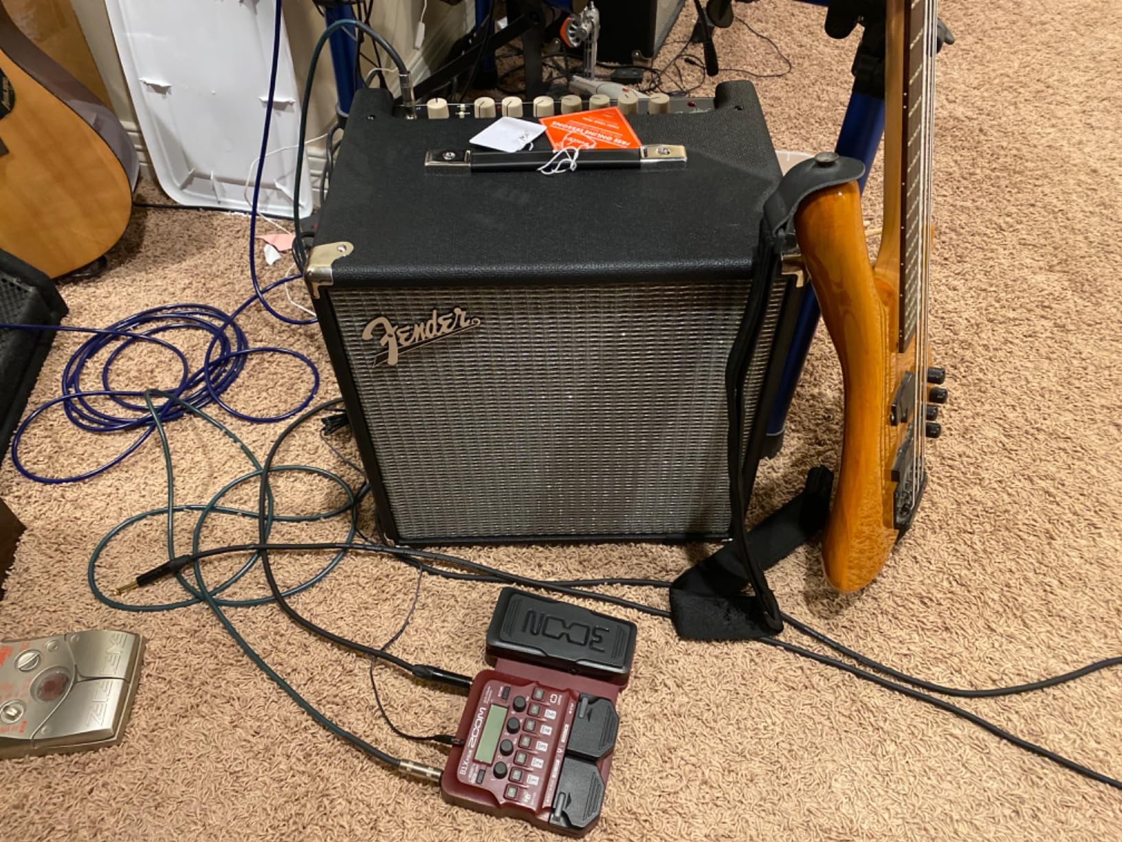 Fender Rumble 40 V3 Bass Amp for Bass Guitar, 40 Watts, with 2-Year Warranty Speaker, with Overdrive Circuit and Mid-Scoop Contour Switch | 40W 1x10-Inch Fender Speaker, Footswitchable Overdrive, Bright and Contour and Vintage Voicings, Xlr Out, Aux and Headphone customer photo 2