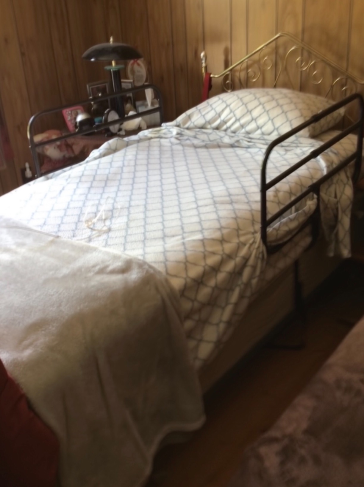 Able Life Bedside Extend-A-Rail, Adjustable Senior Bed Safety Railing and Stand Assist Grab Bar, Extendable Guardrail for Seniors and Elderly Adults, ASTM Safety Approved Bedrail customer photo 1
