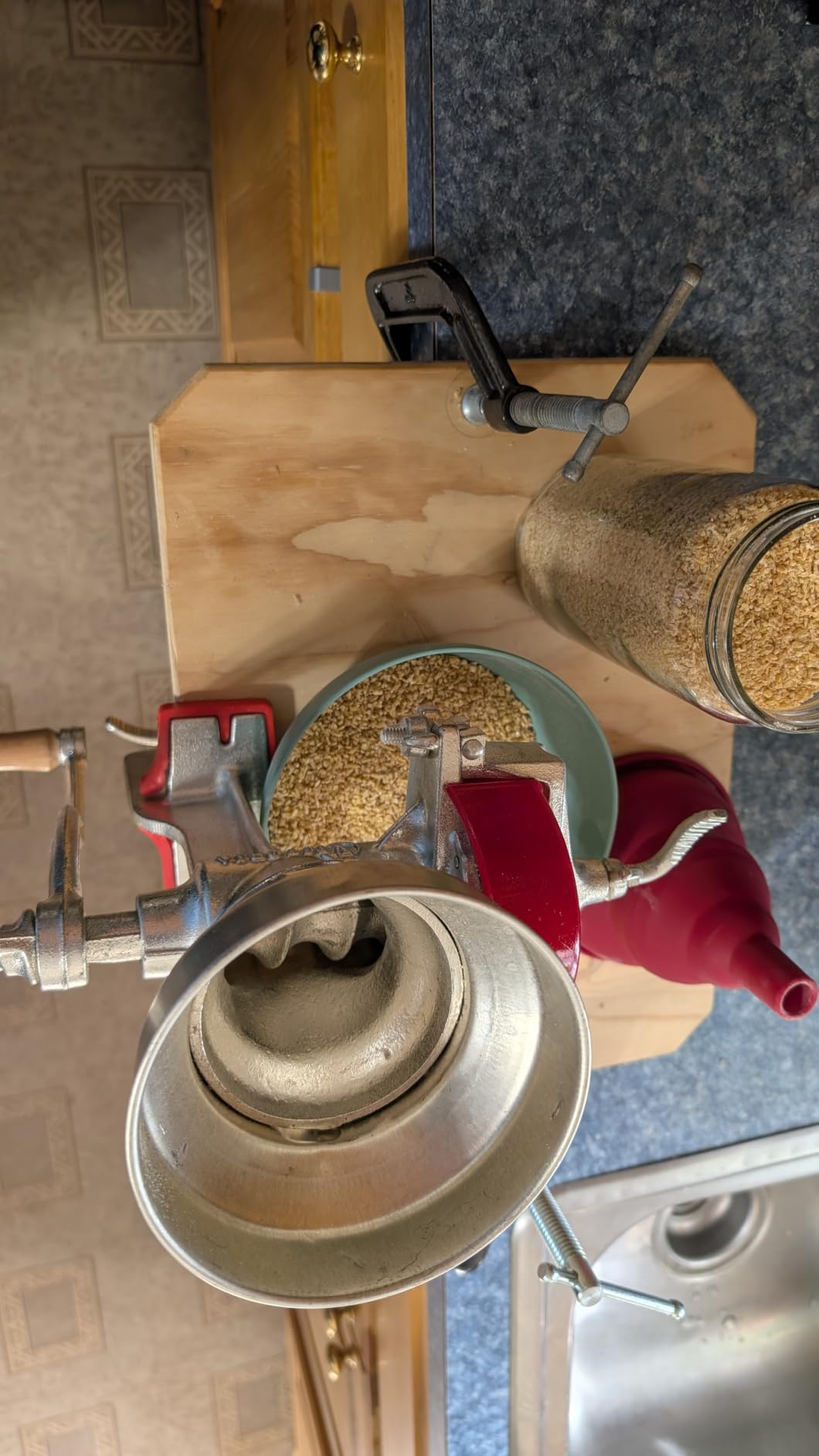 Victoria Manual Cast Iron Grain Mill 1200g with Low Hopper | Premium Corn-Grinding Mill and Grain Grinder, Made in Colombia customer photo 2