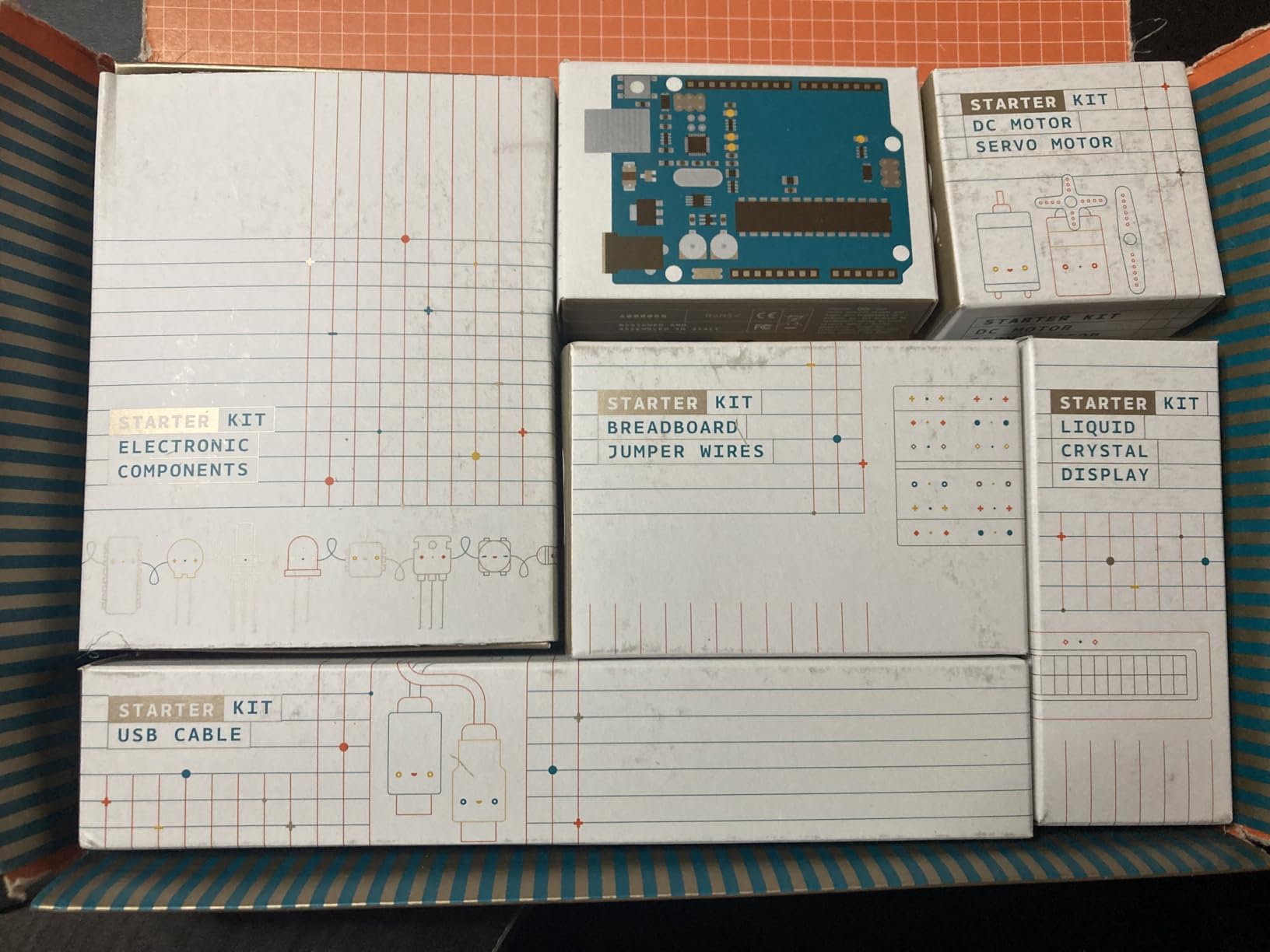 Official Arduino Starter Kit [K030007] - 12 DIY Projects with Spanish Projects Book - Original Kit from Arduino, Italy customer photo 1