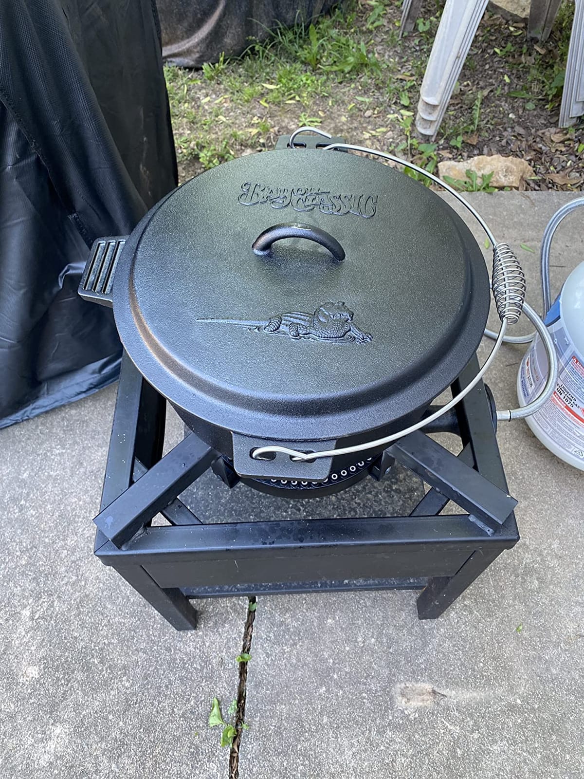 Bayou Classic 10-qt Pre-Seasoned Cast Iron Chicken Fryer Features Cast Iron Domed Lid Cool Touch Coil Handle Perfect for Frying Chicken & Fish Slow Simmering Batches of Chili Stew and Jambalaya customer photo 2