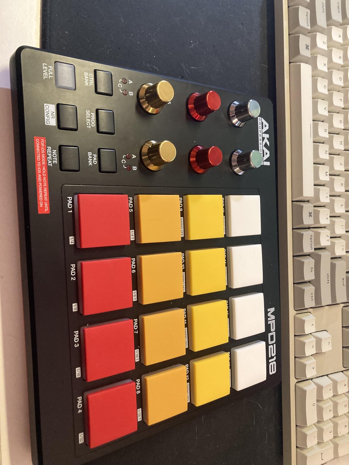 Akai Professional MPD218 USB MIDI Pad Controller | 16 Velocity-Sensitive MPC Drum Pads, 6 Assignable Knobs, Note Repeat, for Beat Makers and Music Producers customer photo 1