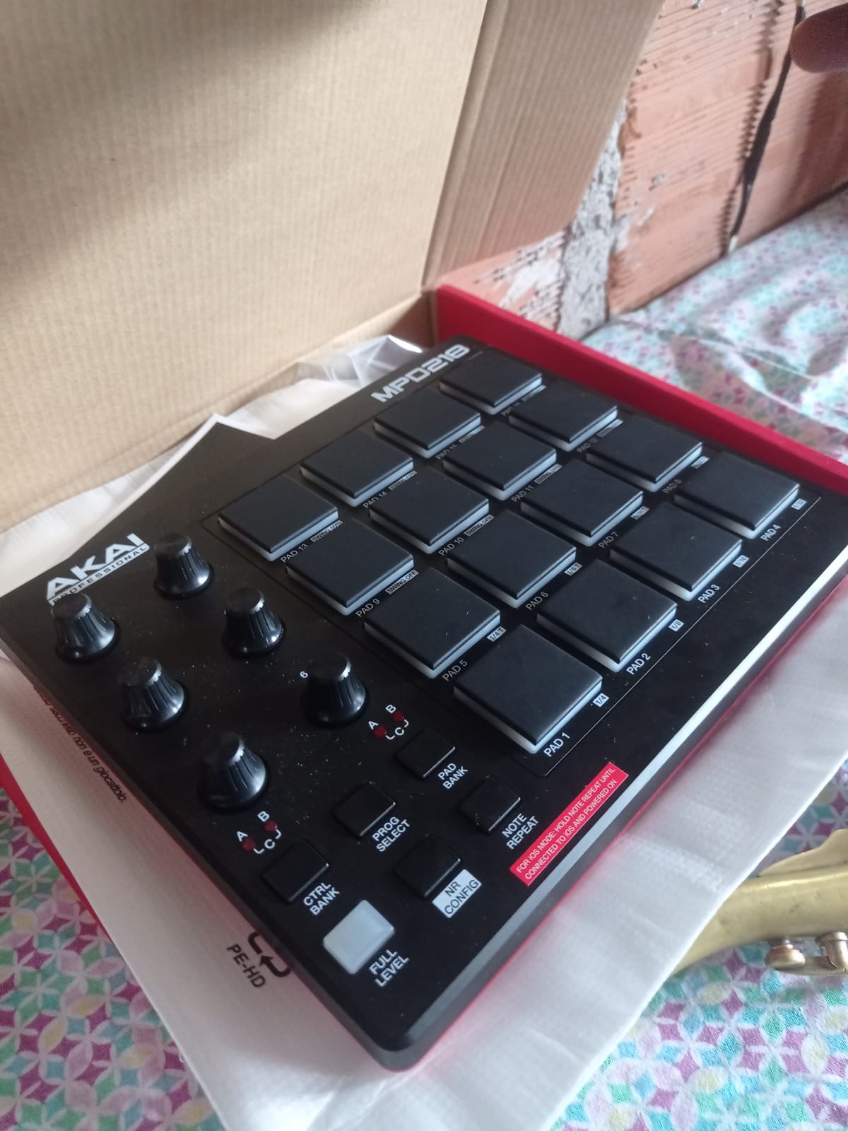 Akai Professional MPD218 USB MIDI Pad Controller | 16 Velocity-Sensitive MPC Drum Pads, 6 Assignable Knobs, Note Repeat, for Beat Makers and Music Producers customer photo 2