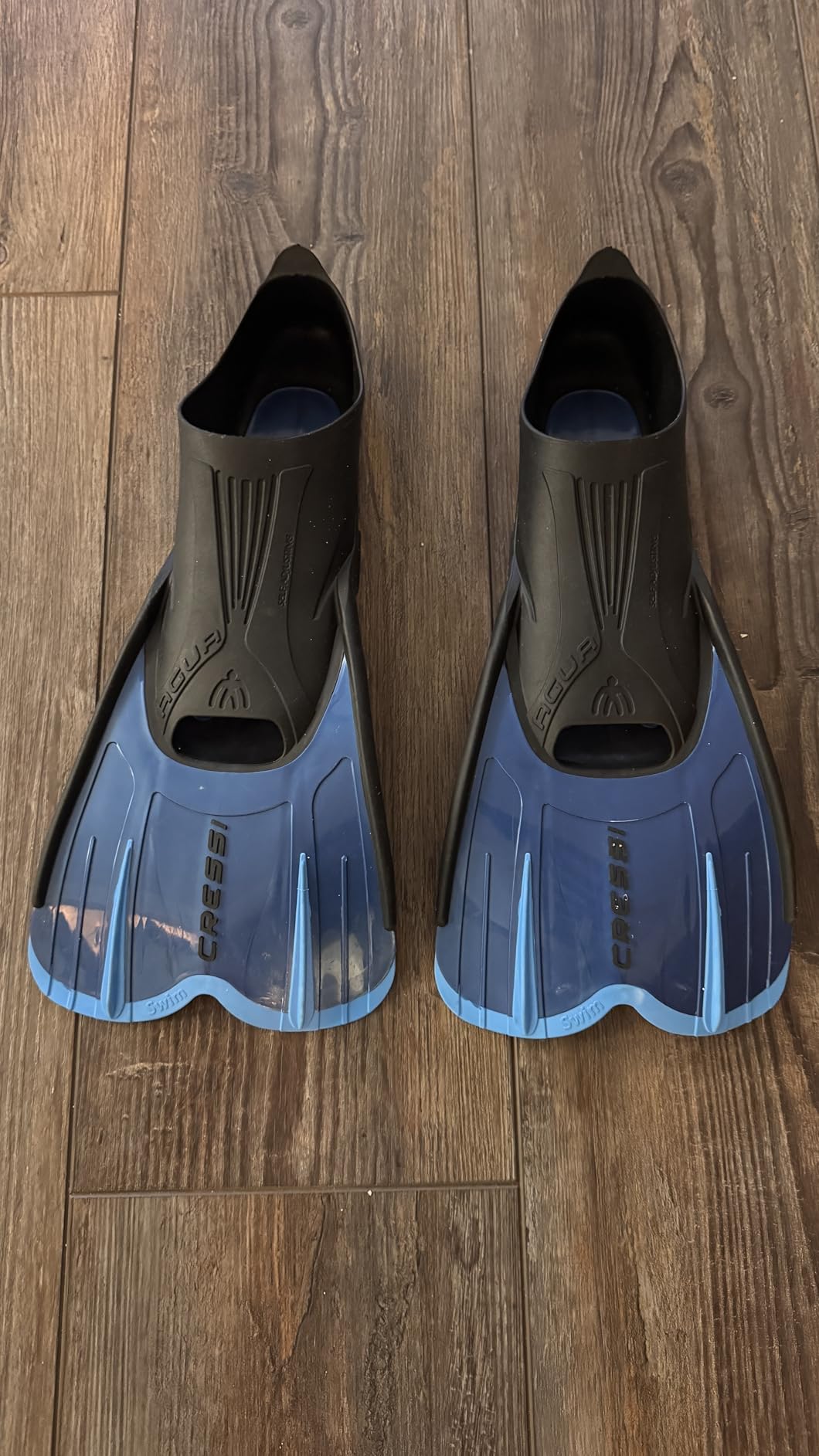 Cressi Adult Short Light Swim Fins with Self-Adjustable Comfortable Full Foot Pocket - Perfect for Traveling - Agua Short: Made in Italy customer photo 1