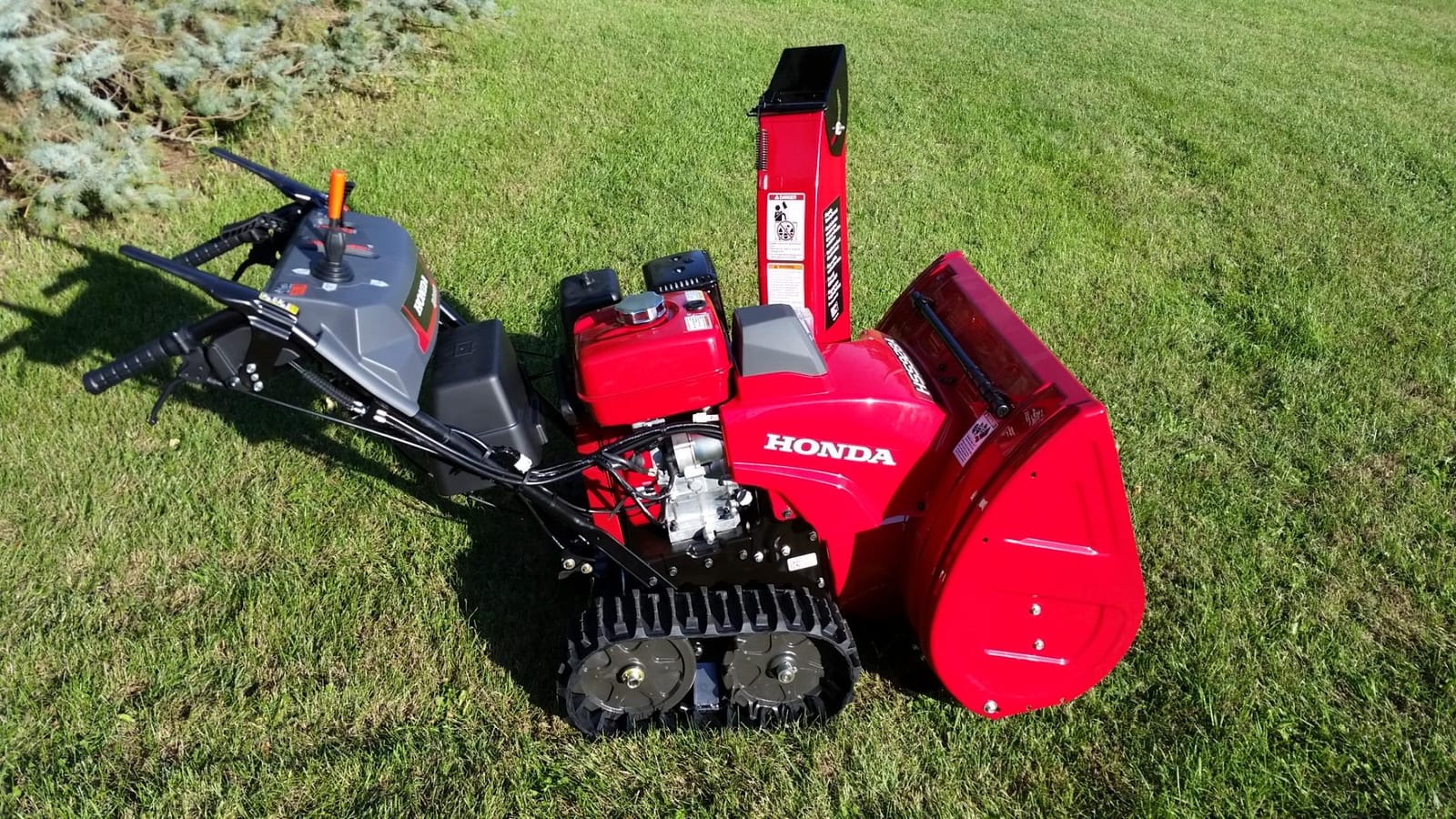 Honda HSS928 28-Inch Two Stage Snow Blower (HSS928AATD) | Electric Start and Track Drive, Clears Up to 1900 Pounds per Minute with 52-Foot Max Throwing Distance, Self-Propelled customer photo 2