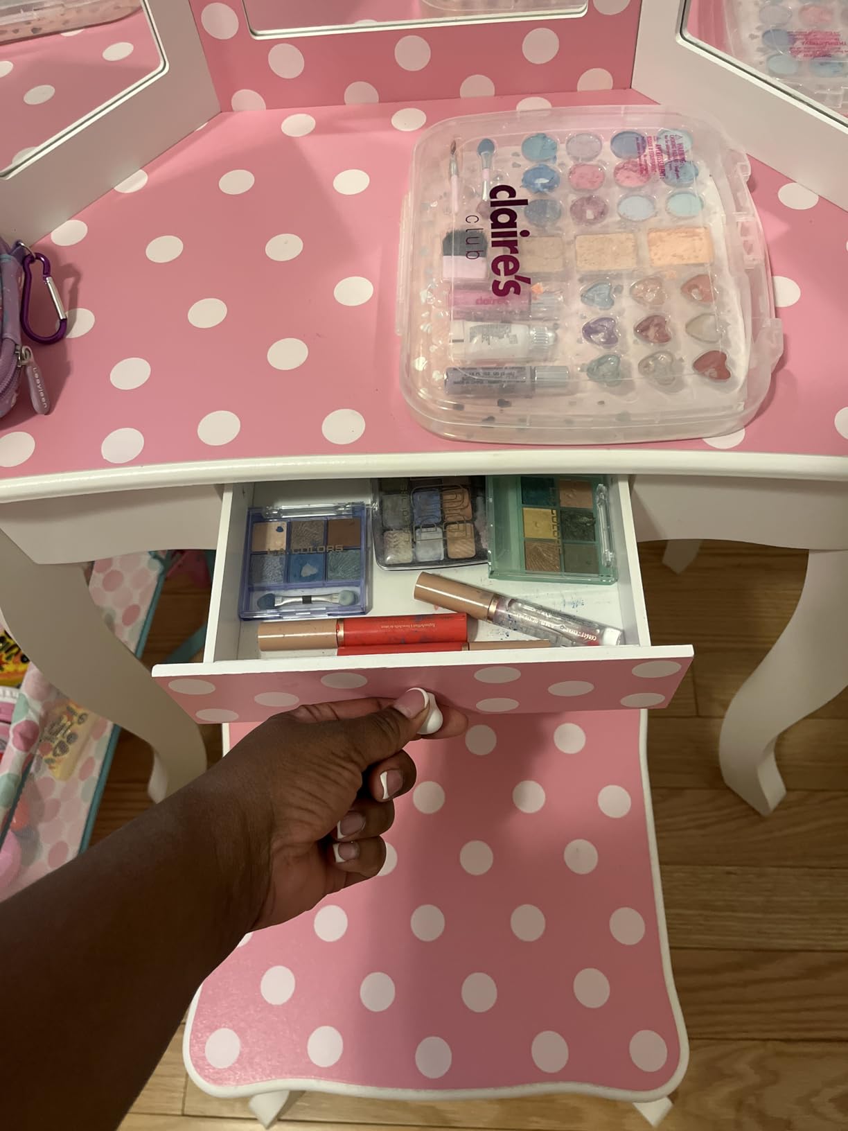 Teamson Kids Princess Gisele Polka Dot Print 2-Piece Kids Wooden Play Vanity Set with Vanity Table, Tri-Fold Mirror, Storage Drawer, and Matching Stool, White with White/Pink Polka Dot Accent customer photo 2