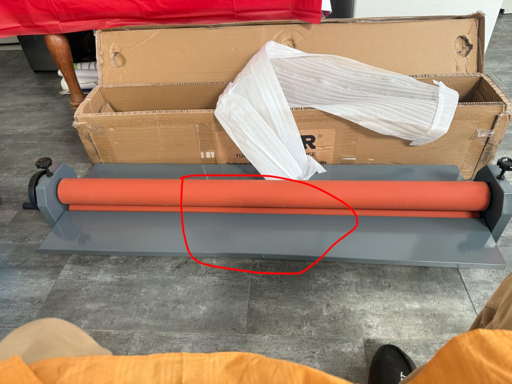 VEVOR 51 Inch Cold Laminator Machine 10mm Manual Vinyl Photo Film Cold laminator Hand Crank Pressure Cold Roll laminator(51Inch) customer photo 2