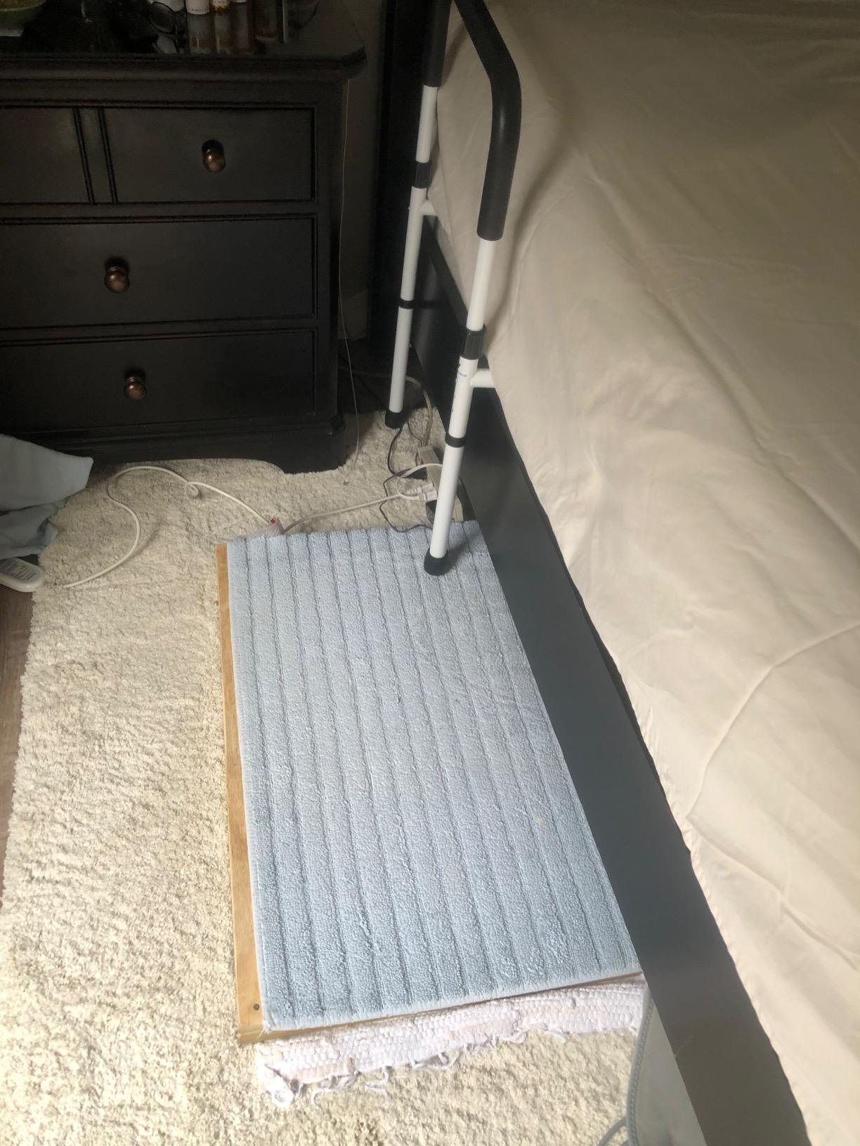 Vaunn Medical New Adjustable Bed Assist Rail Handle (Passed ASTM F3186-17 Safety Standard) and Hand Guard Grab Bar, Bedside Safety and Stability (Tool-Free Assembly) customer photo 1