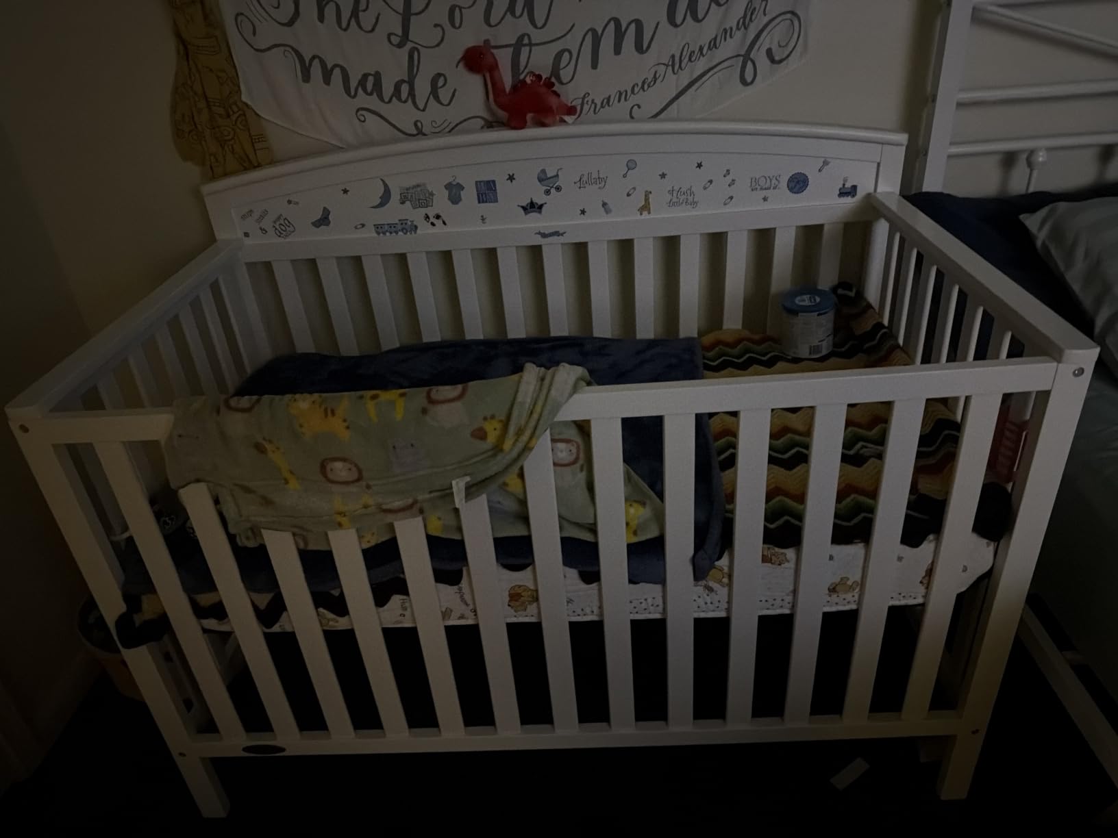 Graco Benton 5-in-1 Convertible Crib - GREENGUARD Gold Certified, Converts from Baby Crib to Toddler Bed, Daybed and Full-Size Bed (Driftwood) customer photo 1