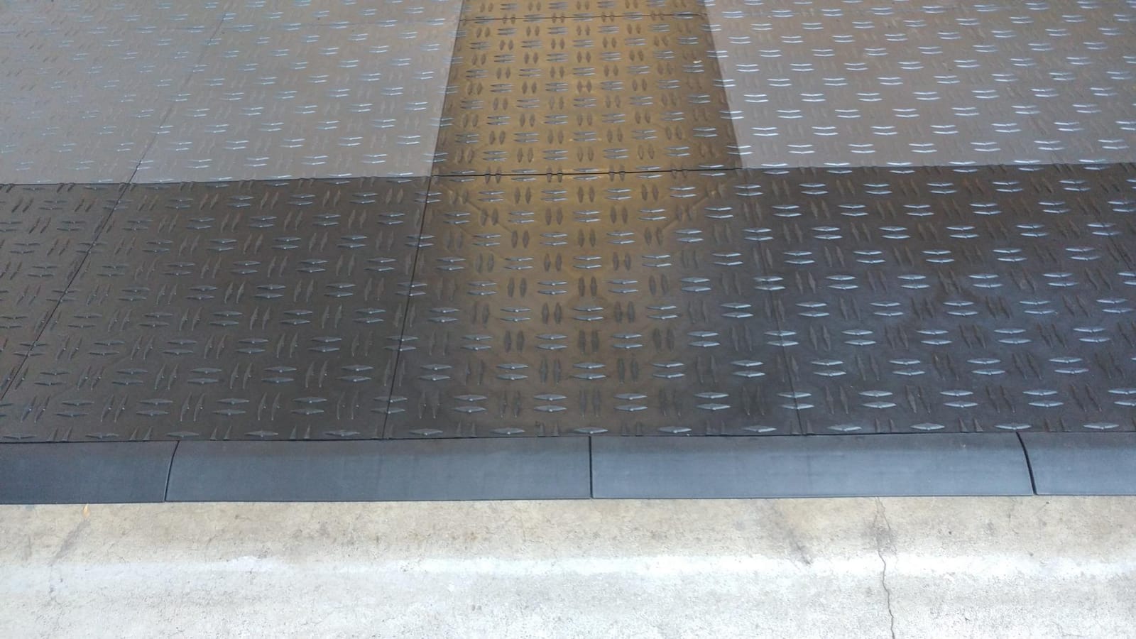 SnapLock GarageTrac Diamond Interlocking Garage Tiles (48 Pack, Graphite) customer photo 2