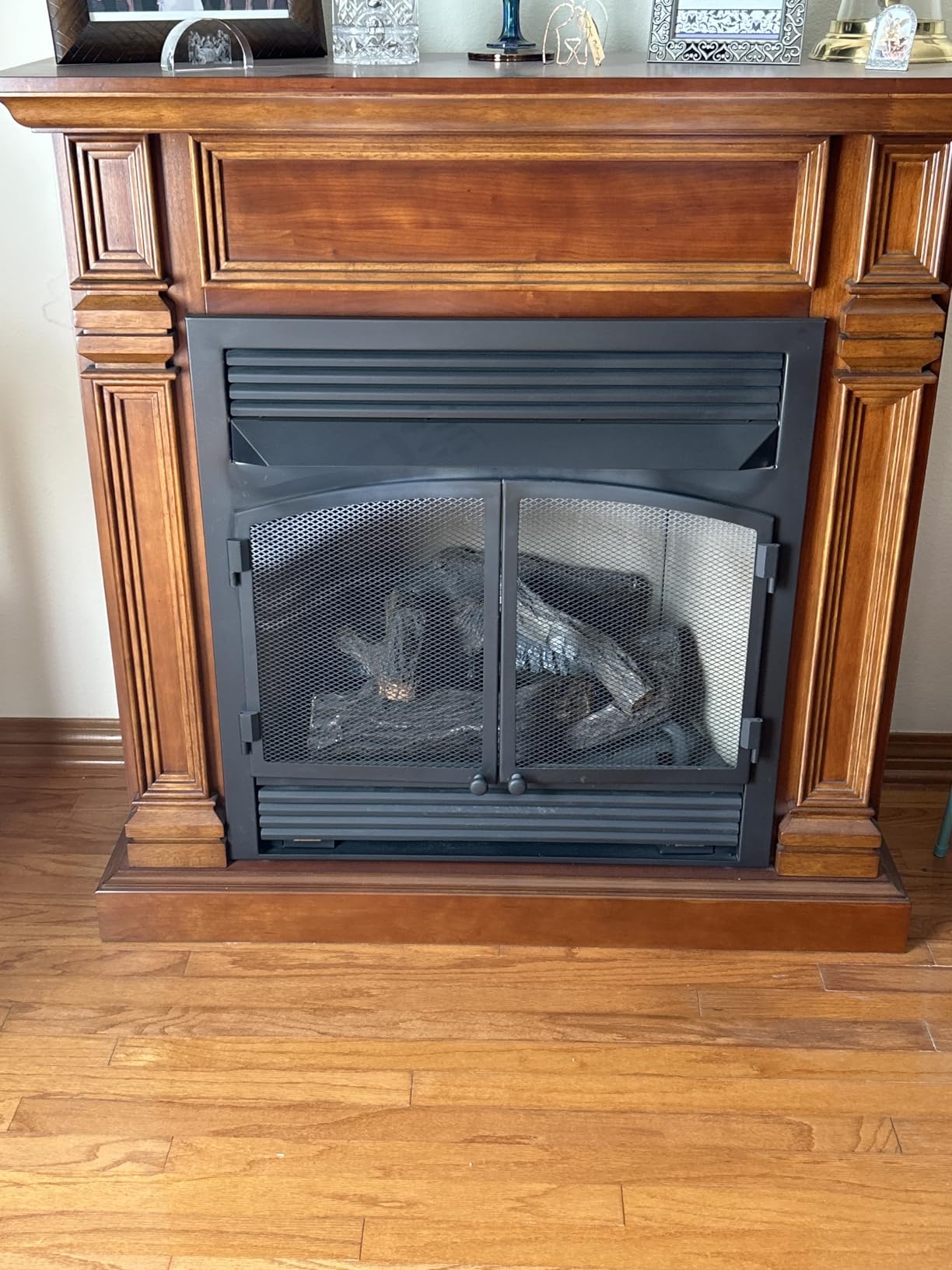 Duluth Forge Dual Fuel Ventless Gas Fireplace with Mantel - 32,000 BTU, Remote Control, Apple Spice Finish - Model# DFS-400R-2AS customer photo 1