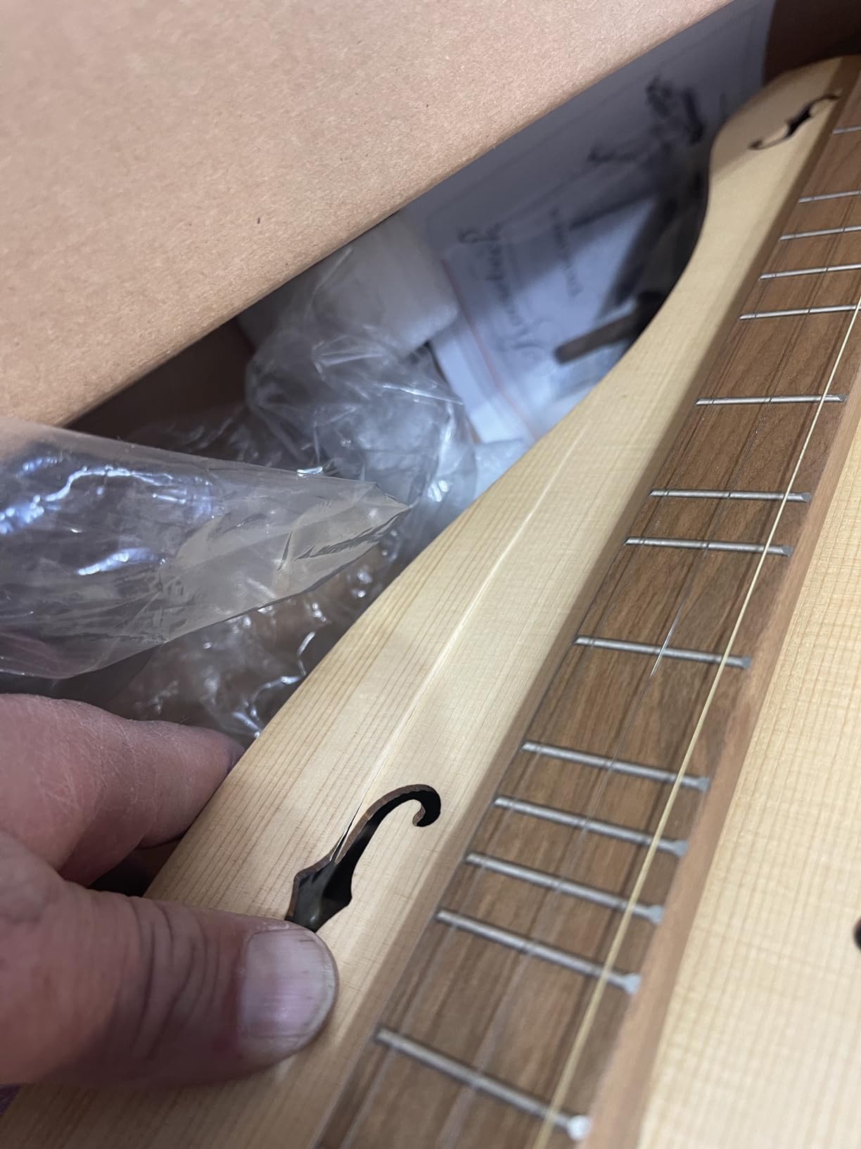ROOSEBECK GRACE MOUNTAIN DULCIMER 4-STRING VAULTED SPRUCE F-HOLES - WALNUT customer photo 1