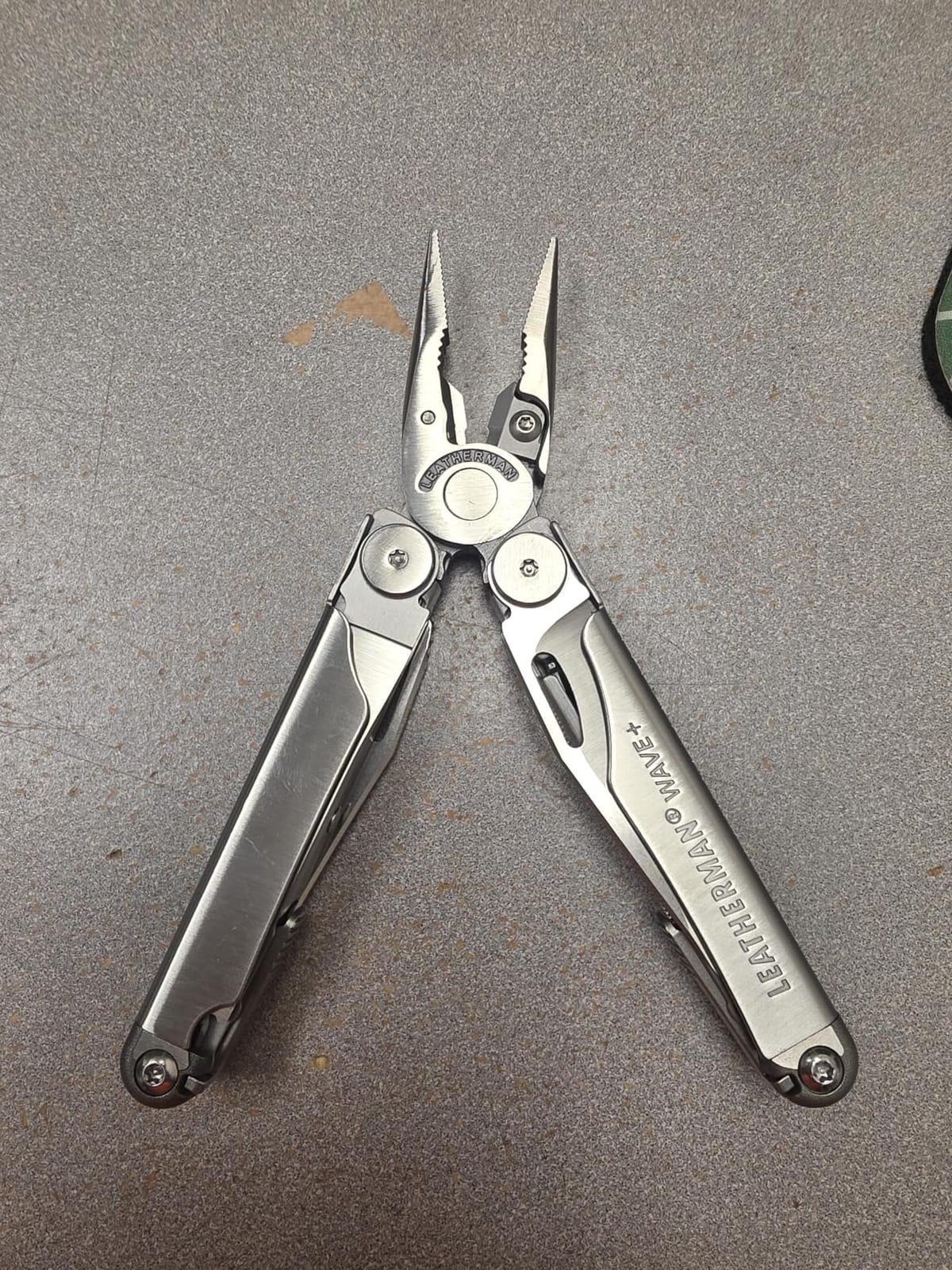 Leatherman Wave Plus 18-in-1 Full-Size, Versatile Multi-tool for DIY, Home, Garden, Outdoors or Everyday Carry (EDC), Stainless Steel customer photo 2