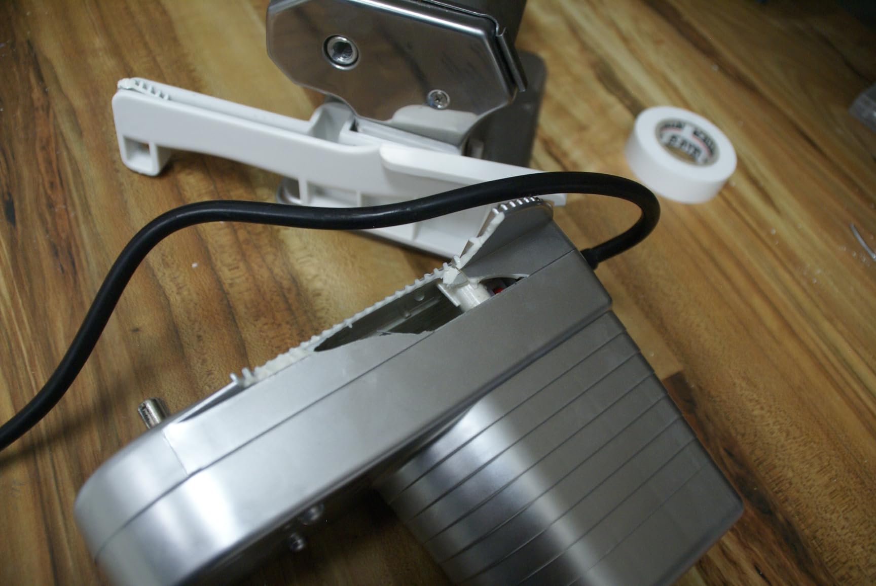 Shule Electric Pasta Maker with Motor, Hand Crank and Ravioli Roller | Two Operating Modes, Seven Dough Settings, Noodle Cutting and Filled-Pasta Preparation customer photo 2