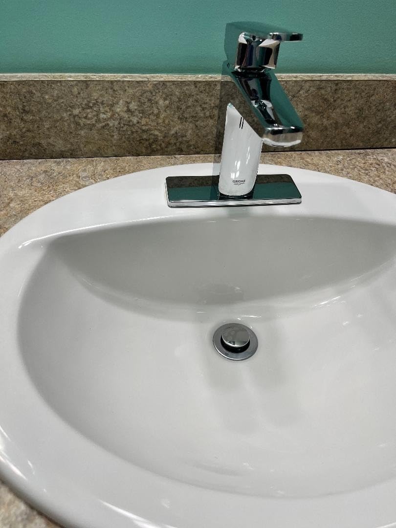 GROHE Tallinn Bathroom Faucet, Single Hole Centerset with Drain, Chrome | Bathroom Sink Faucet: Fits 1 or 3 Hole Sinks, Eco 1.2 GPM, Smooth SilkMove Valve, Includes Drain & Deckplate | 23838000 customer photo 1