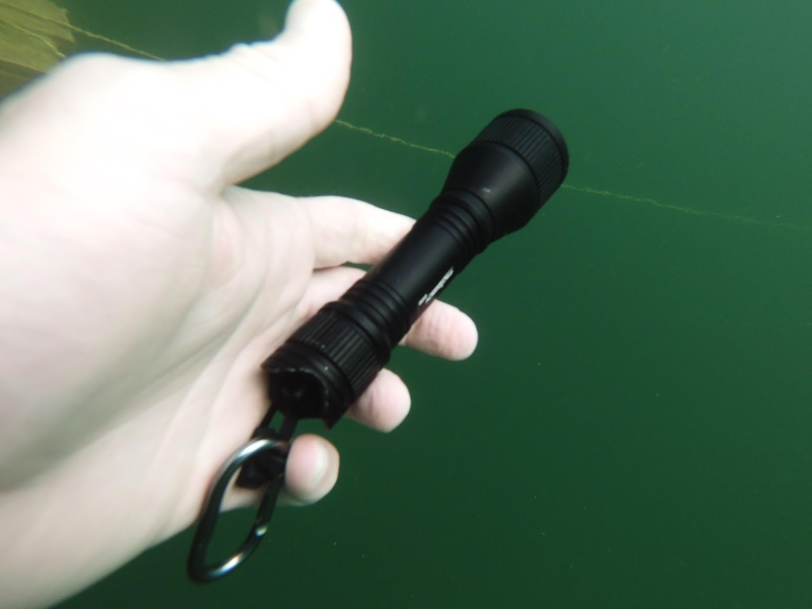 ORCATORCH D550 Dive Light with Hands-Free Wrist Mount, 1000 Lumens, 8 Degree Narrow Beam, IP68 Waterproof, for Night & Cave Diving customer photo 2