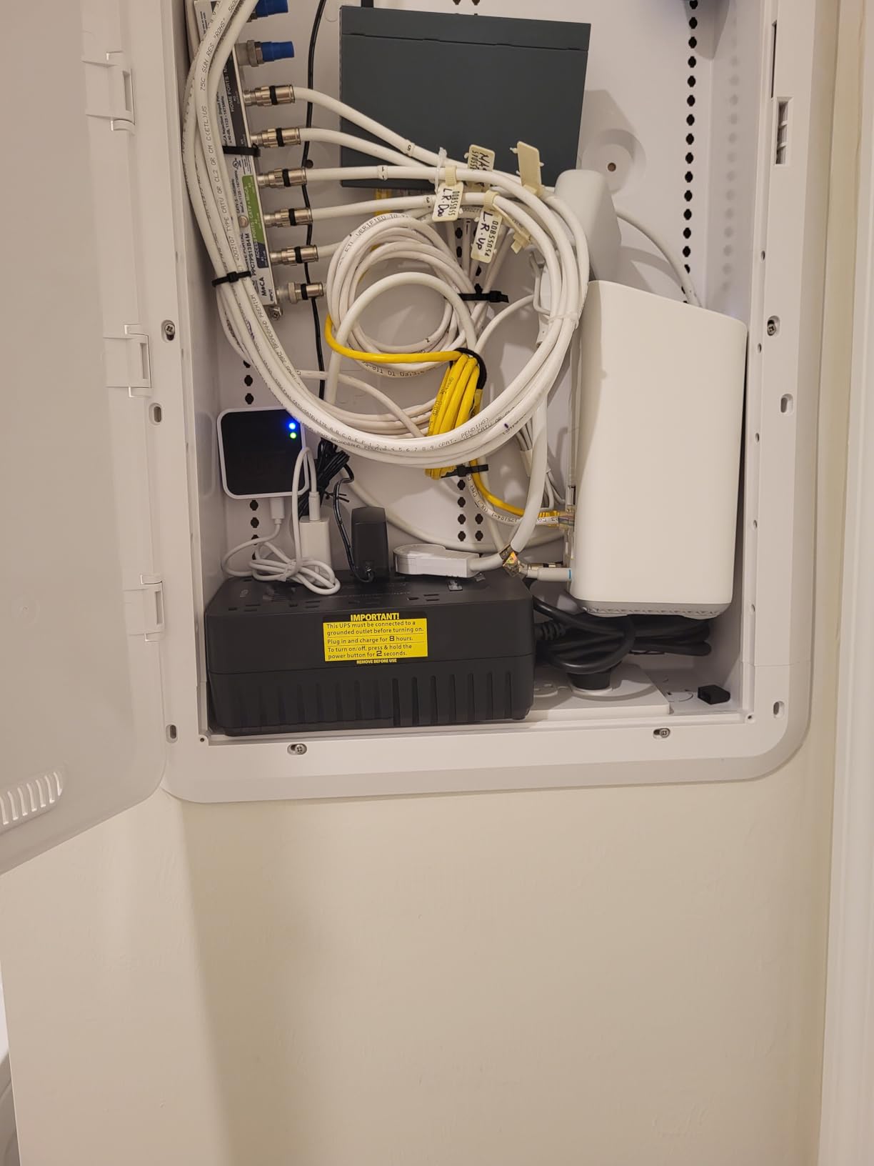 CyberPower ST425 Standby UPS Battery Backup and Surge Protector, 425VA/260W, 8 Outlets customer photo 1