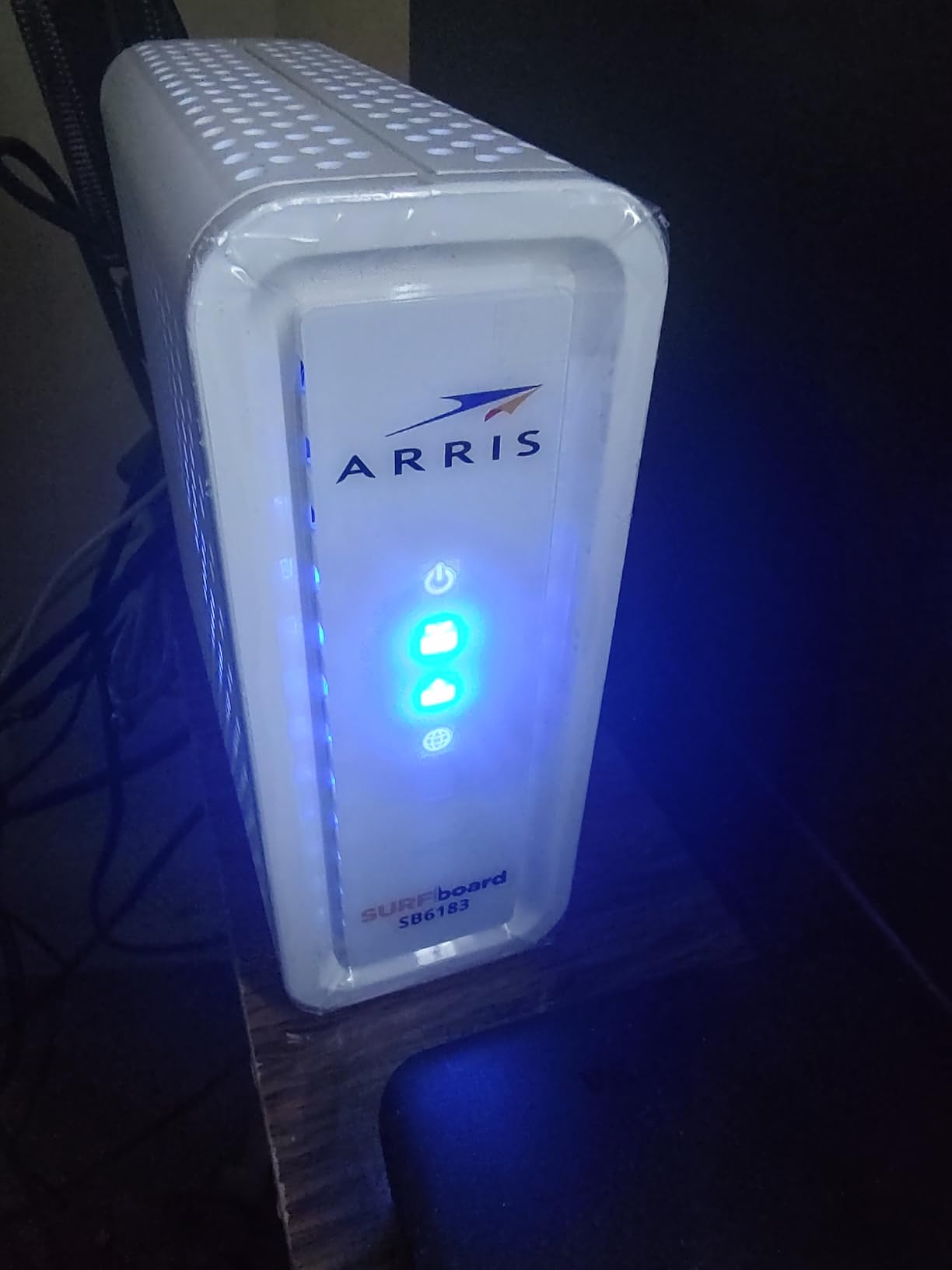 ARRIS (SB6183) - Cable Modem - Fast DOCSIS 3.0 16x4 Gigabit, 1 Gbps Port, 400 Mbps Max Internet Speed, 2 Year Warranty customer photo 2