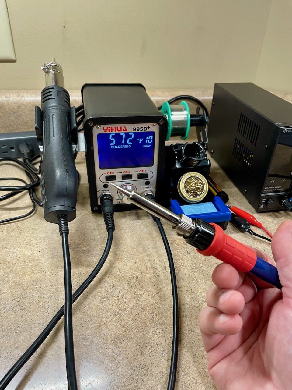 YIHUA 995D+ 2 in 1 Hot Air Rework and Soldering Iron Station with 3 Memories, Large LCD Screen Display, Cool/Hot Air Conversion, Sleep Mode, F /C customer photo 1