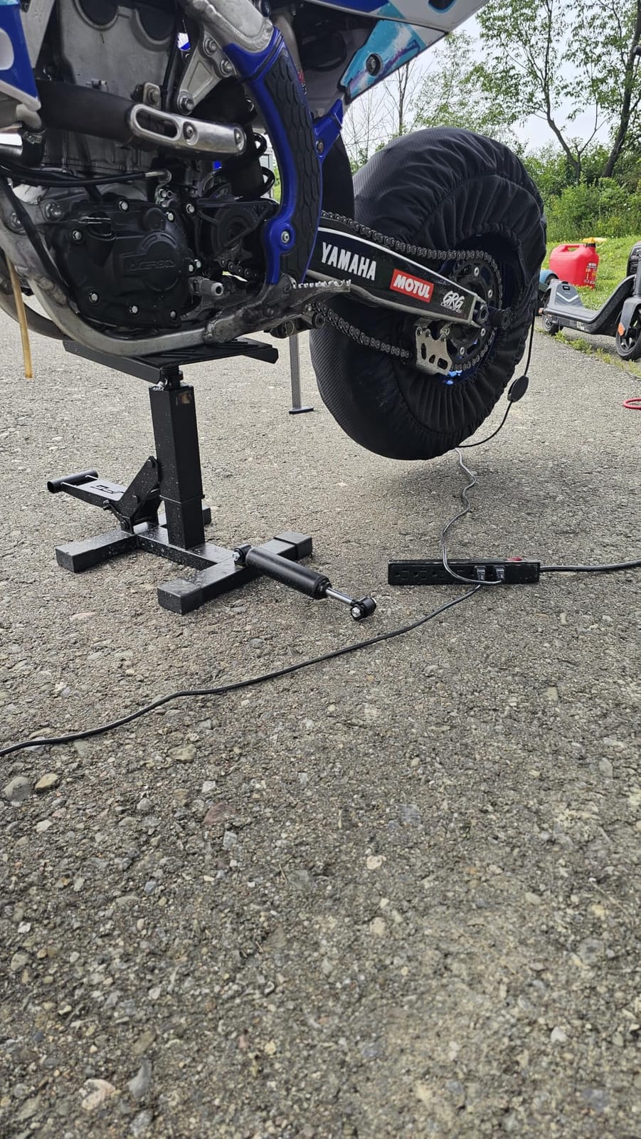 JFG RACING Adjustable Hydraulic Dirt Bike Stand Lift 1000 Lbs Capacity | Solid steel, height adjustable, anti-slip lift jack hoist table, for most dirtbike/pit bike/electric dirt bike customer photo 1