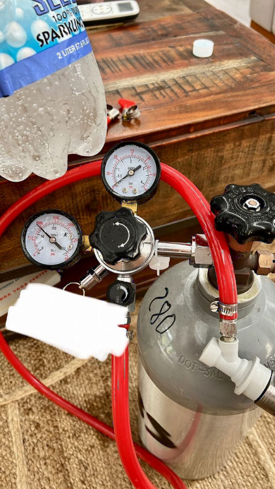 FERRODAY Dual Gauge Co2 Regulator, 0-60PSI Beer Co2 Regulator for Kegerator, CGA-320 Kegerator Gas Regulator with 0-3000 PSI Tank Pressure, Dual-Stage Beer Keg Regulator with 2 Clamps & Gaskets Sealing customer photo 2
