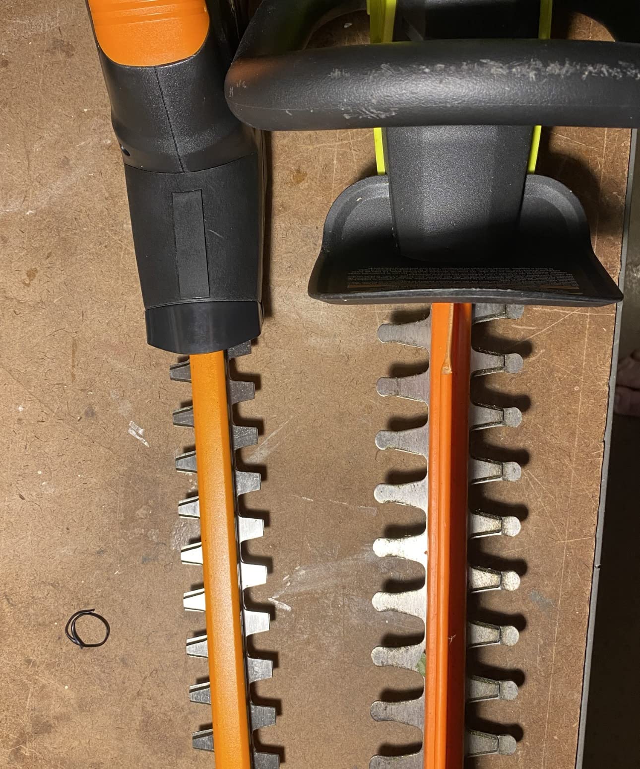 WORX WG252 20V 2-in-1 Attachment Capable Hedge Trimmer customer photo 1