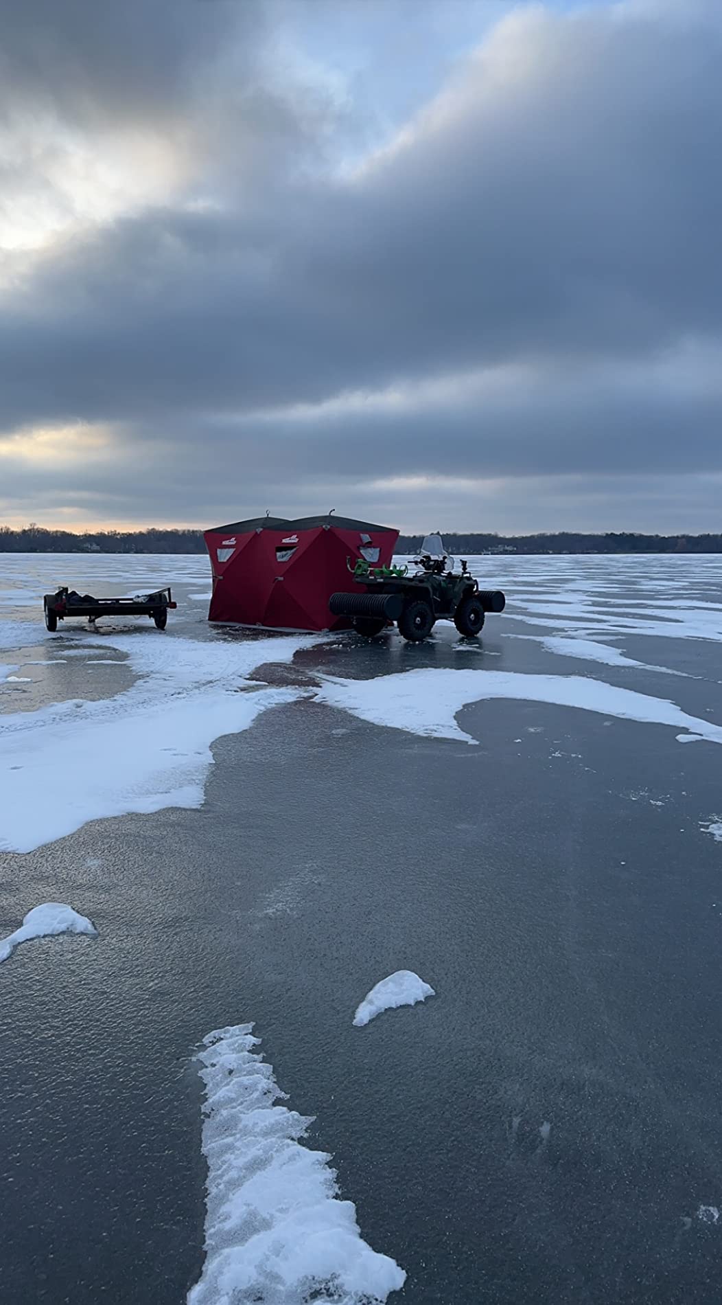 THUNDERBAY Ice Cube Series Pop-Up Hub-Style Ice Fishing Shelter, 68-112 Square Feet of Fishable Area, Portable 6-8 Person Ice Shanty customer photo 1
