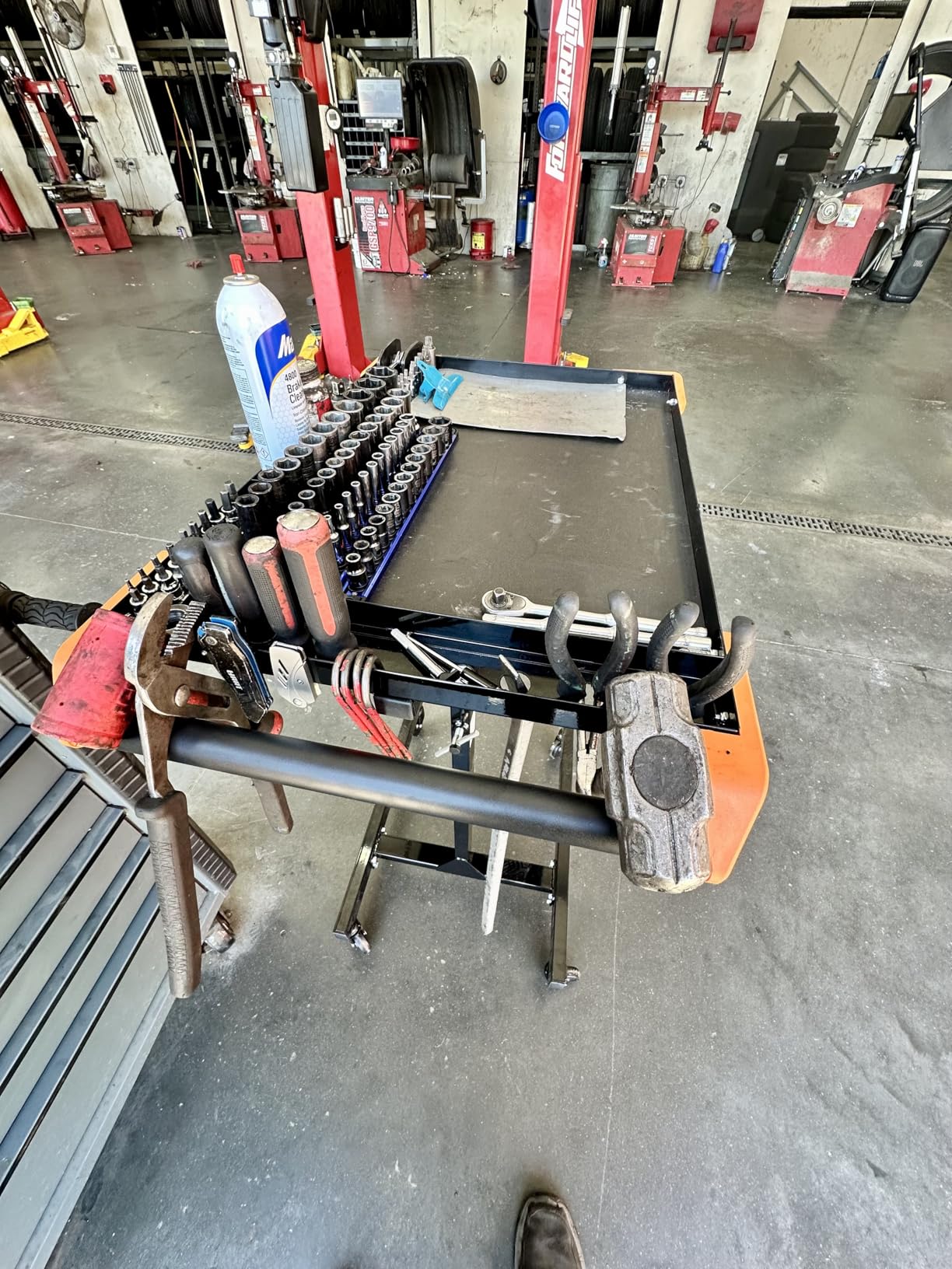 GEARWRENCH Adjustable Height Mobile Work Table 35 To 48