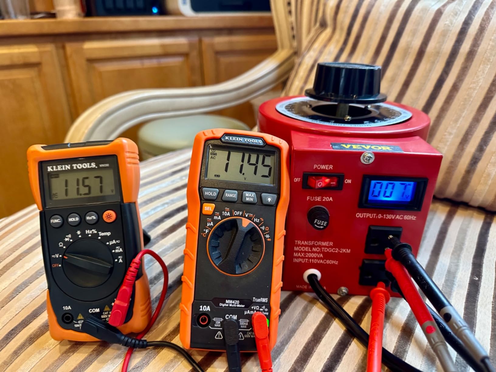 VEVOR Auto Variable Voltage Transformer 2000VA, 15.3 Amp, 110V Input 0-130V Output AC Voltage Regulator, with LCD Display 4 Extra Fuses Thermal Control Switch customer photo 2