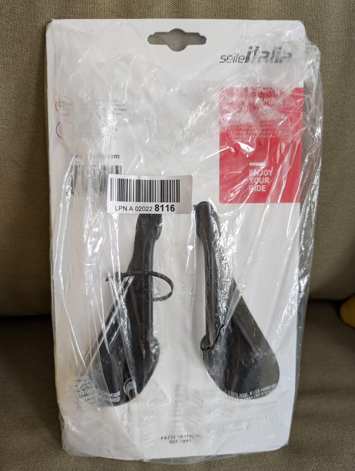 Selle Italia SLR Boost Endurance Ti316 Superflow Road Bike Saddle - Comfortable Road Bicycle Seat - Short Nose Saddle Road, Racing, Endurance, & Triathlon, Black & White, 248 x 130mm, 202g (SI510739) customer photo 1