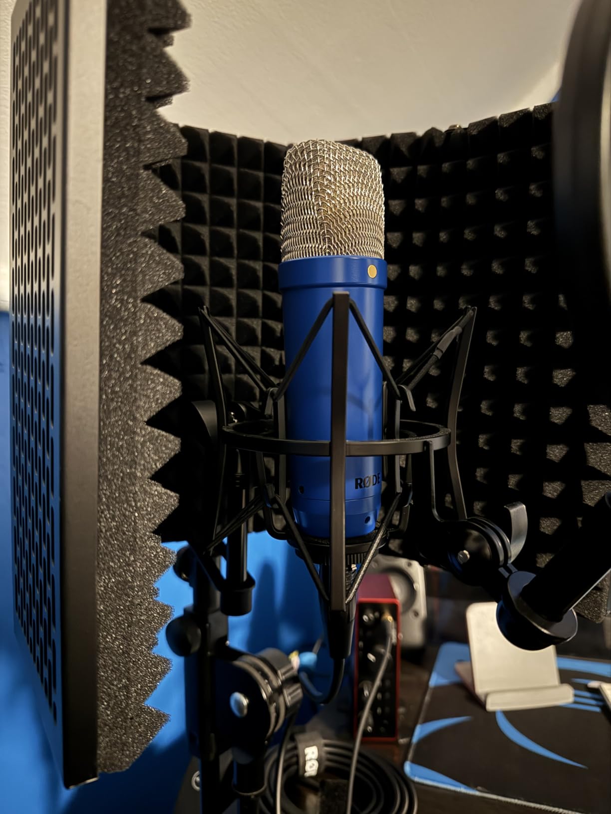 Aokeo Studio Recording Microphone Isolation Shield with Pop Filter & Tripod Stand, High Density Absorbent Foam to Filter Vocal, Foldable Sound Shield for Blue Yeti and Condenser Microphones customer photo 2