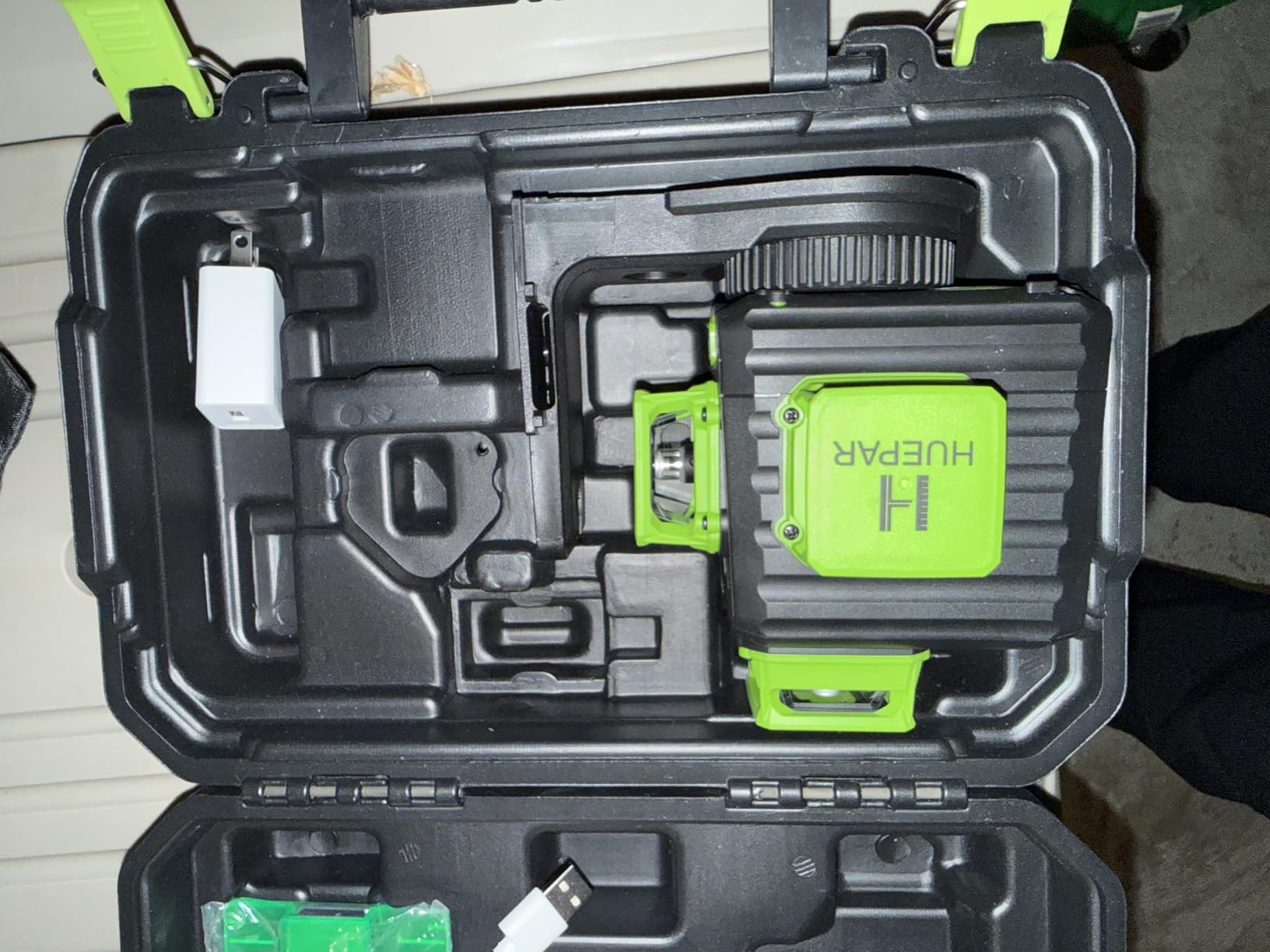 HUEPAR Laser Level 360 Self Leveling, Rechargeable 3D High Brightness Green Laser 3x360° Best Laser Leveler Tool for Construction and Picture Hanging, Strong Magnetic Bracket & Hard Suitcase customer photo 2