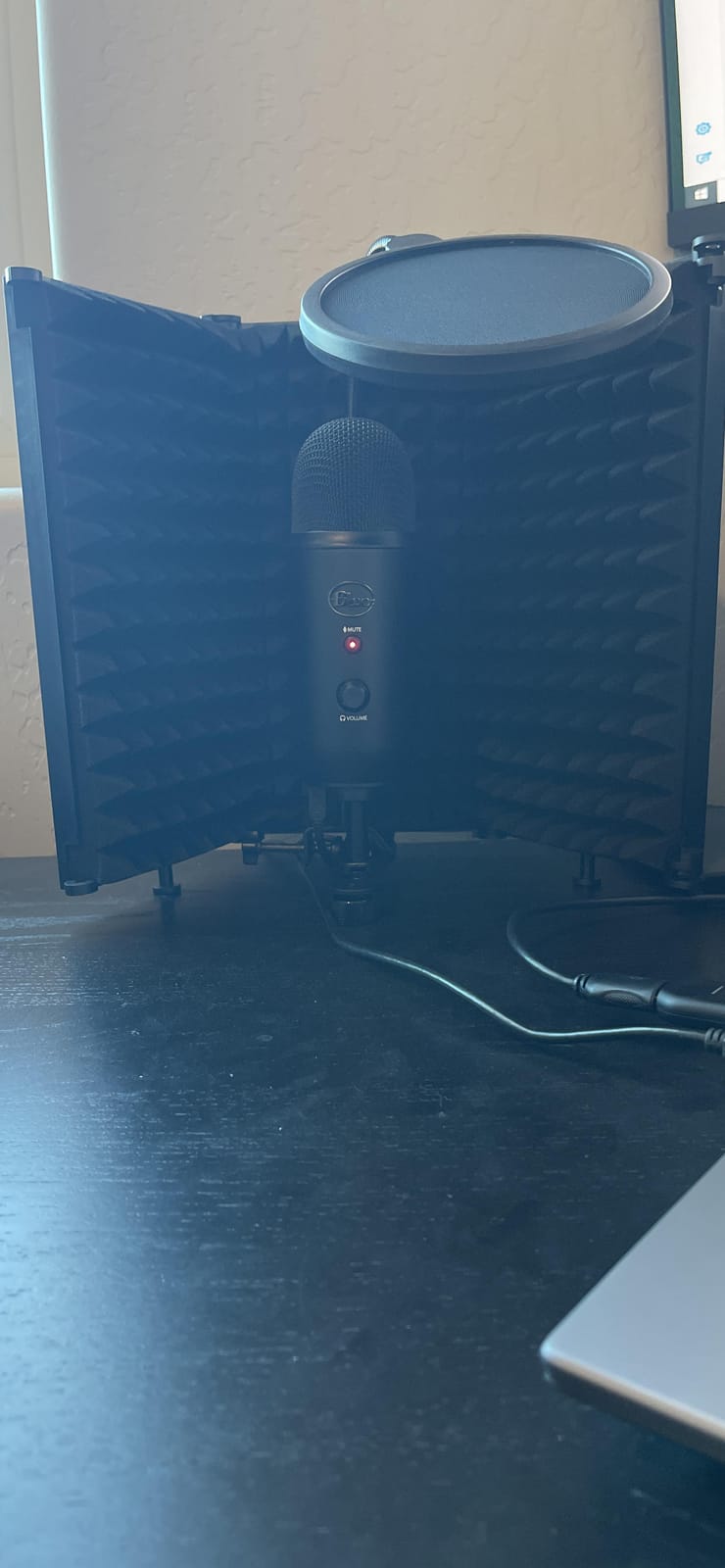 Moukey Microphone Isolation Shield, Foldable Mic Shield with Triple Sound Insulation, Reflection Filter with 3/8