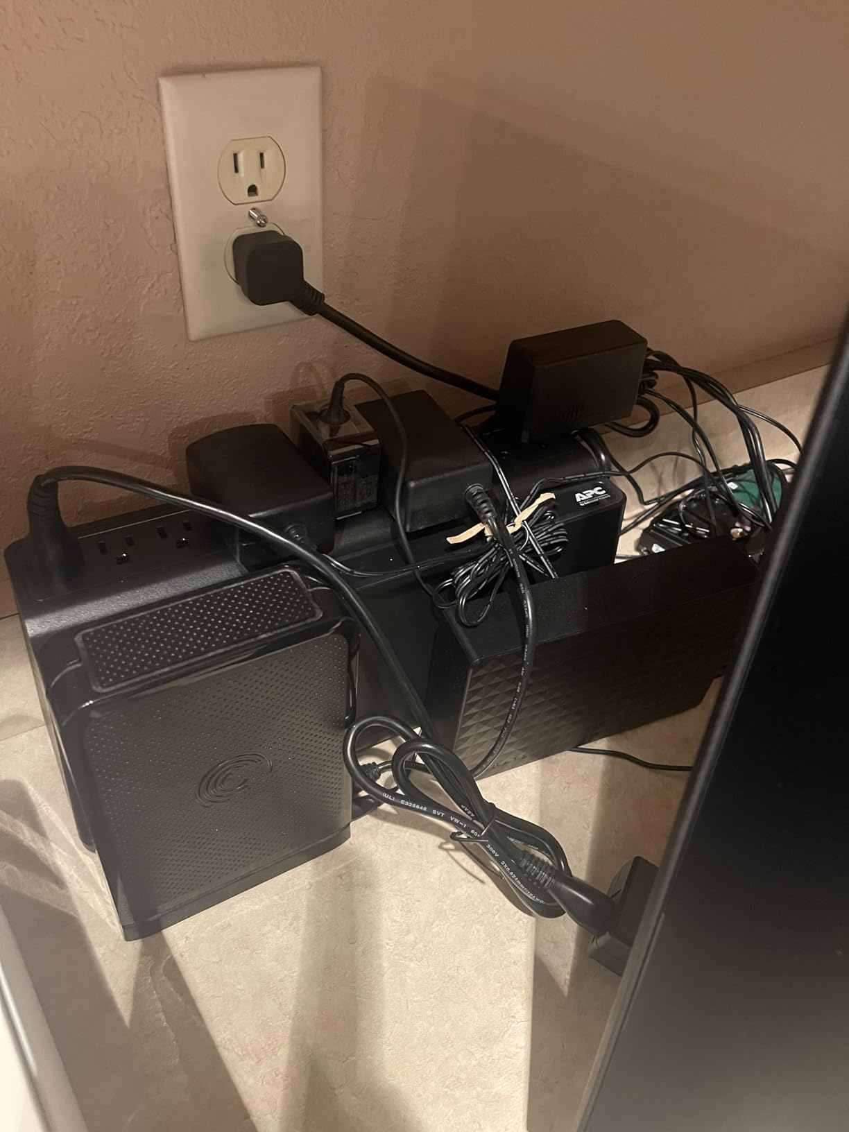 APC UPS 850VA/450W Battery Backup & Surge Protector for PC, Router, NAS, Back-UPS for Home Office Electronics customer photo 1