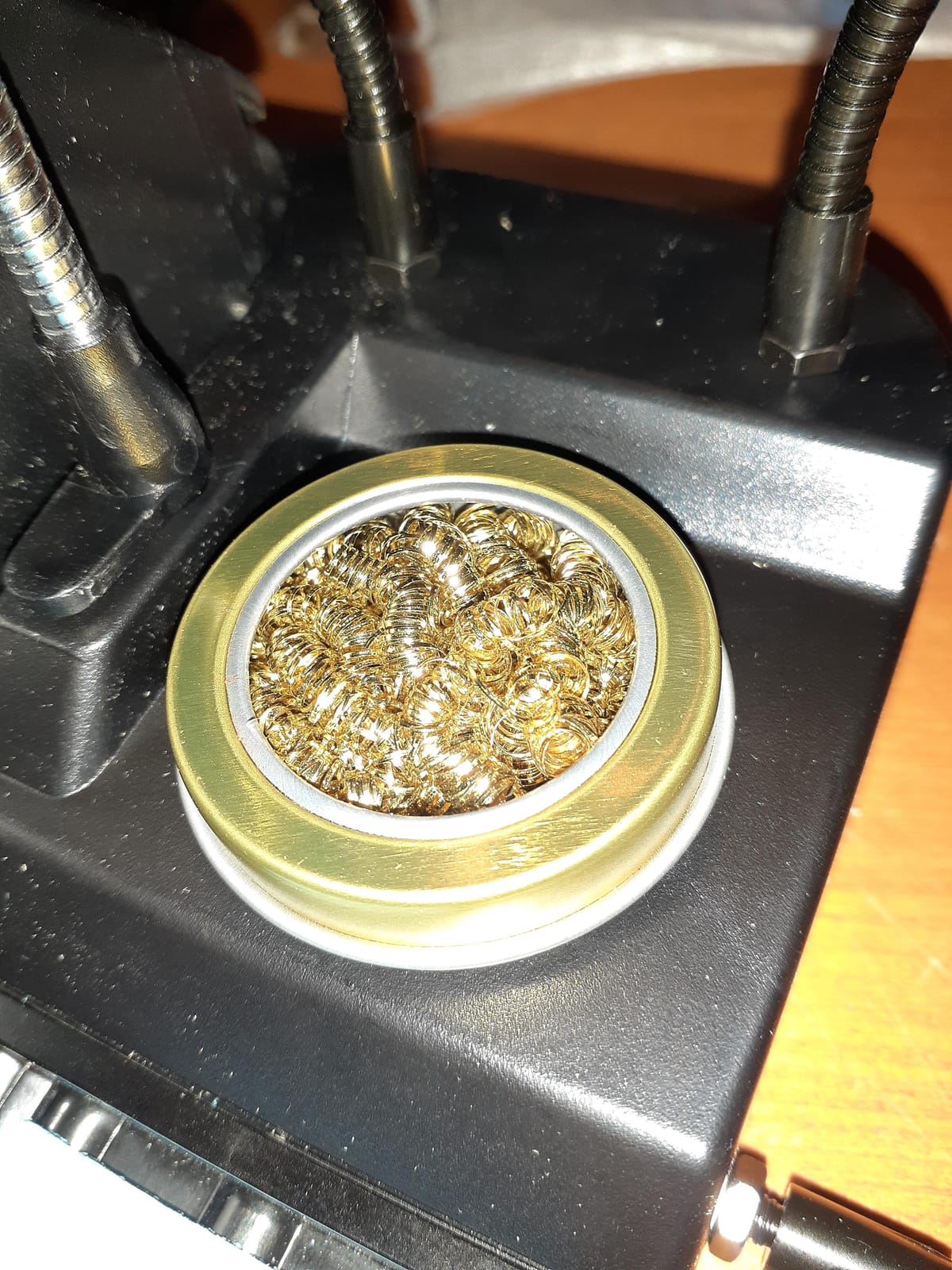 X-Tronic 3060-PRO • 75W Soldering Iron Station Kit • 5 Extra Tips • Mini Mag Lamp • 4 Helping Hands • Solder Sucker • Tweezers • 50g Solder • Brass Sponge w/Flux • Sleep Func, °C/°F, 3 Temp Presets! customer photo 2