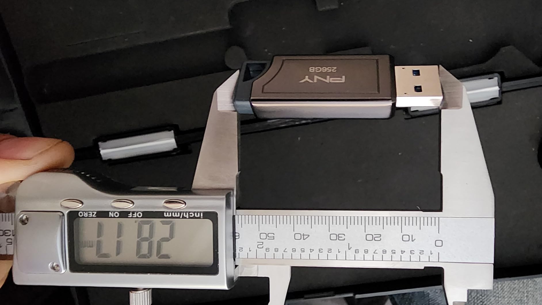 Digital Caliper, Caliper Measuring Tool with Stainless Steel, Electronic Micrometer Caliper with Large LCD Screen, Auto-Off Feature, Inch and Millimeter Conversion (6 Inch/150 mm) customer photo 2