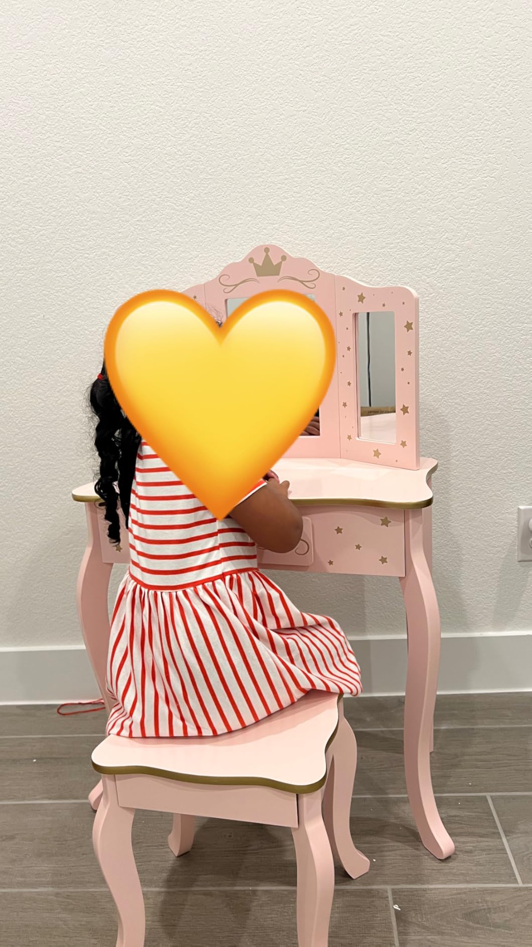 UTEX Pink Crown Princess Kids Vanity Set with Drawer for Little Girls, Wooden Toddler Vanity, Kids Vanity Table and Chair Set, Crown and Star Patterns, Gold Edge Trim, Princess Style customer photo 1