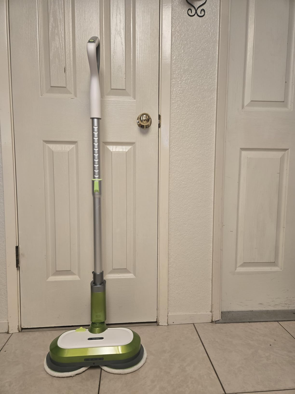 VMAI Cordless Electric Mop with Water Spray & Detachable Battery | Rechargeable Floor Spin Mop & Scrubber with LED Headlight, Washable Pads, Lightweight for Hardwood Tile Marble Floor Cleaning customer photo 2