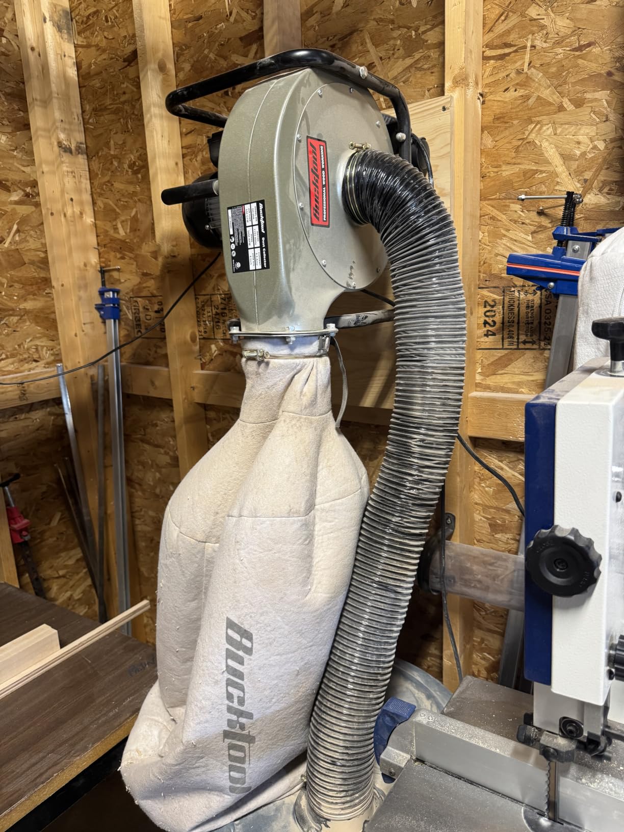 BUCKTOOL 1HP 6.5AMP Wall-mount Dust Collector with Remote Control and 2-micron Dust Filter Bag 550CFM Air Flow DC30A-1 customer photo 1