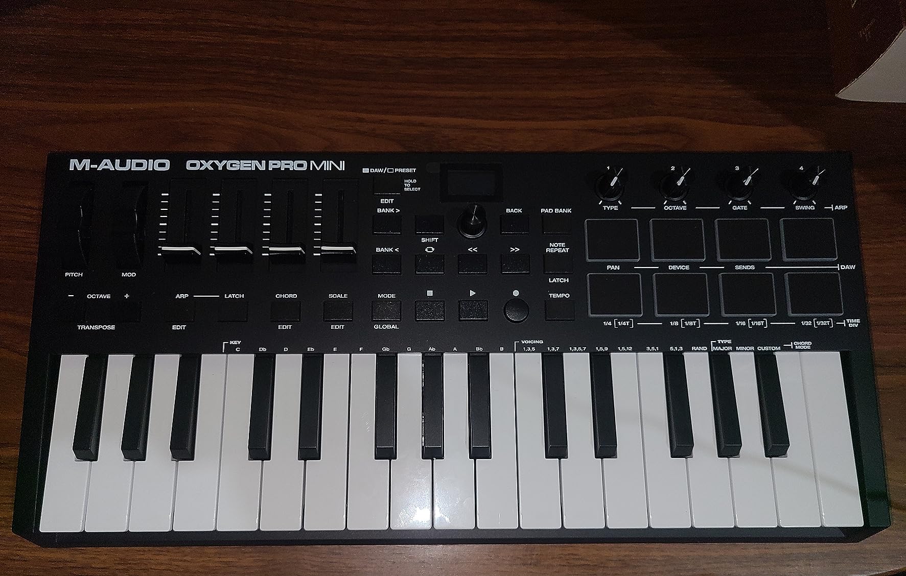 M-Audio Oxygen Pro Mini 32 USB MIDI Keyboard Controller customer photo 2
