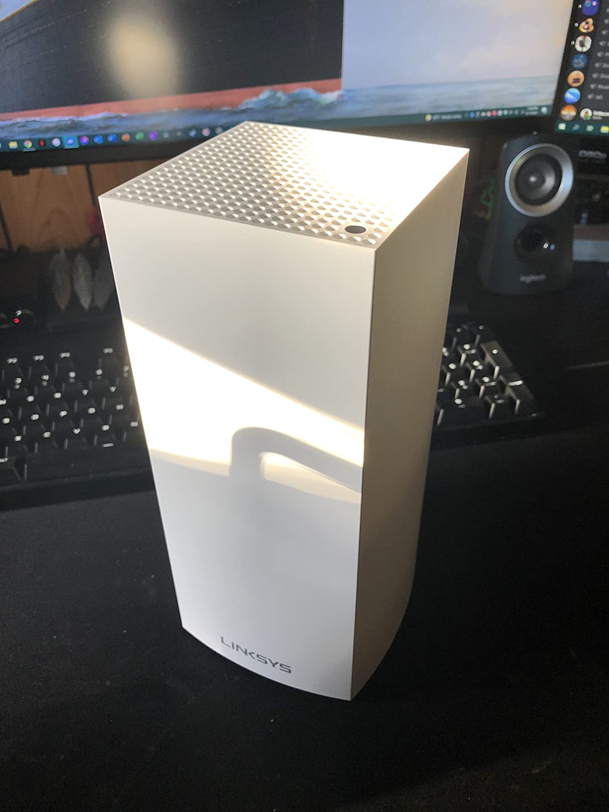 Linksys AX4200 Smart Mesh Wi-Fi 6 Router Whole Home WiFi Mesh System, Tri-Band AX Wireless Gigabit Mesh Router, Fast Speeds up to 4.2 Gbps, coverage up to 2,700 sq ft, up to 40 devices, 1-Pack (MX4200) customer photo 1