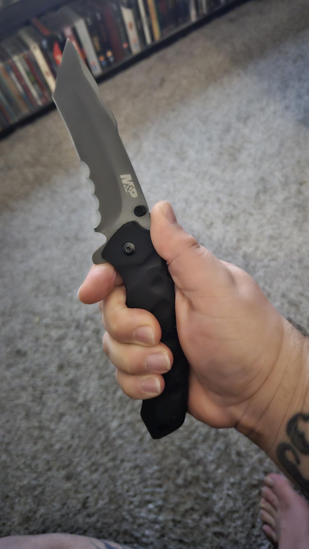 Smith & Wesson M&P Special Ops 9.3in Stainless Steel Assisted Opening Knife with 4in Tanto Blade and G10 Handle for Outdoor, Tactical, Survival and EDC,Black customer photo 2
