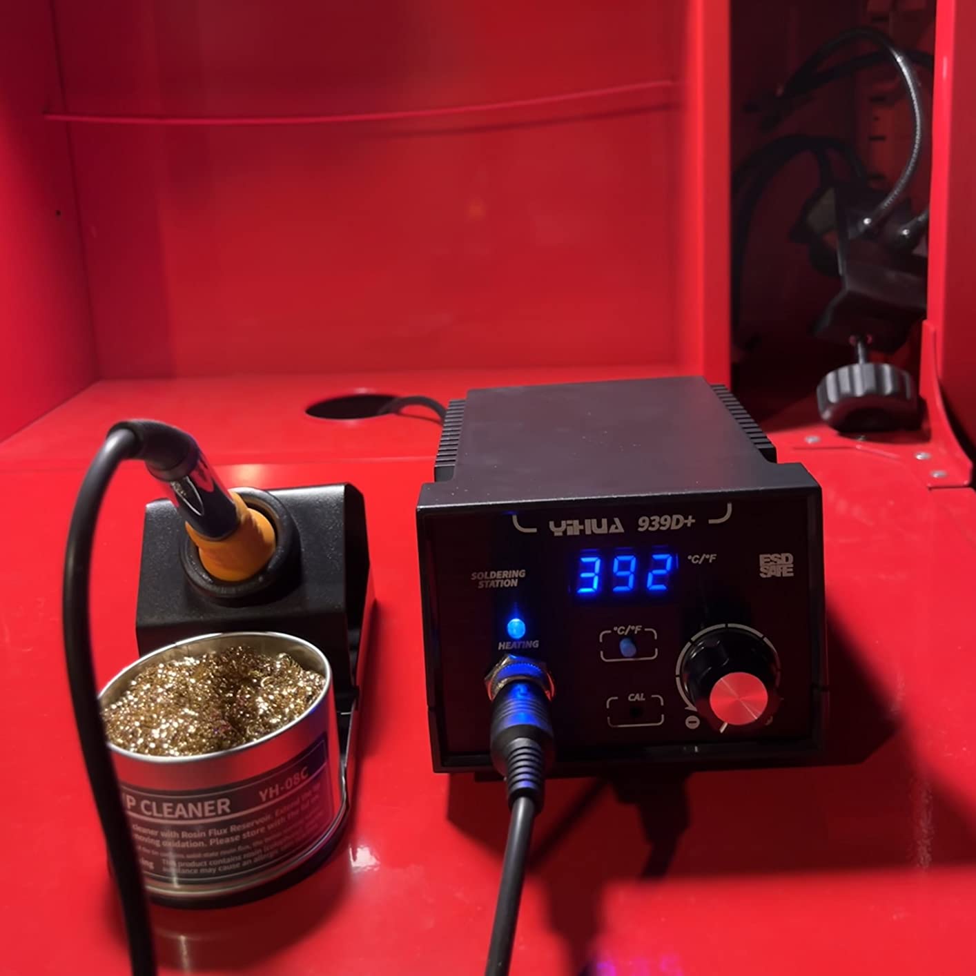 YIHUA 939D+ Digital Soldering Station, 75W Equivalent with Precision Heat Control (392°F to 896°F) and Built-in Transformer. ESD Safe, Lead Free with °C/°F display (Green) customer photo 2