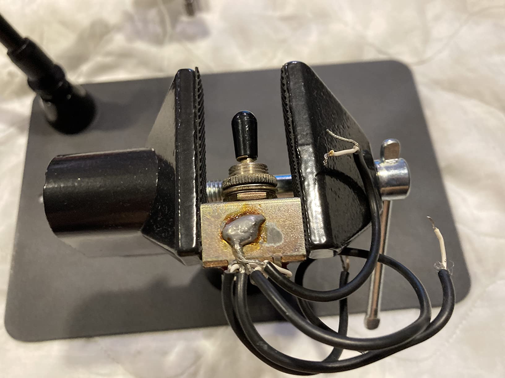 Magnetic Helping Hands Soldering Third Hand, PCB Circuit Board Holder with 3X LED Magnifying Lamp, 360 Hot Air Gun Holder, Extra Large & Heavy Duty Base Plate | Flexible Arms for Soldering Station customer photo 2