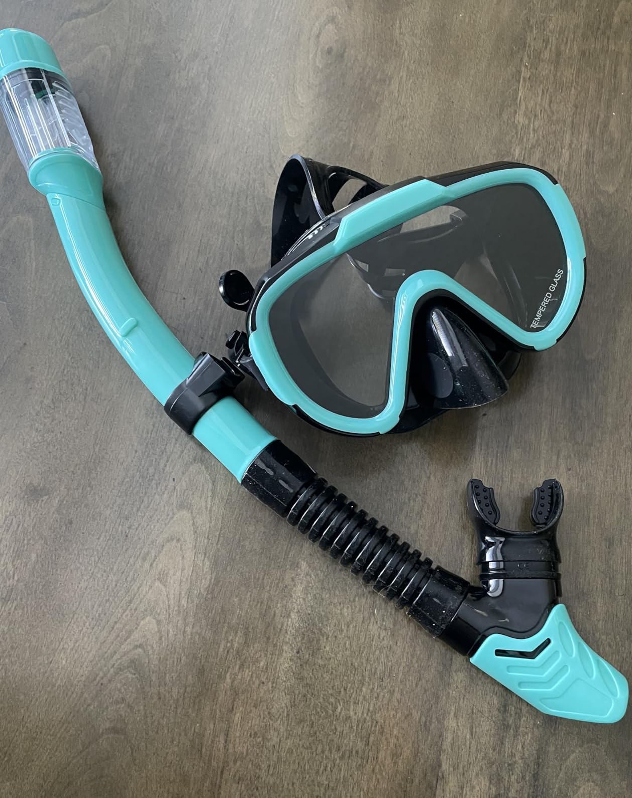 Ubekezele Snorkeling Gear for Adults, 4-in-1 Set with Mask, Snorkel & Fins customer photo 1