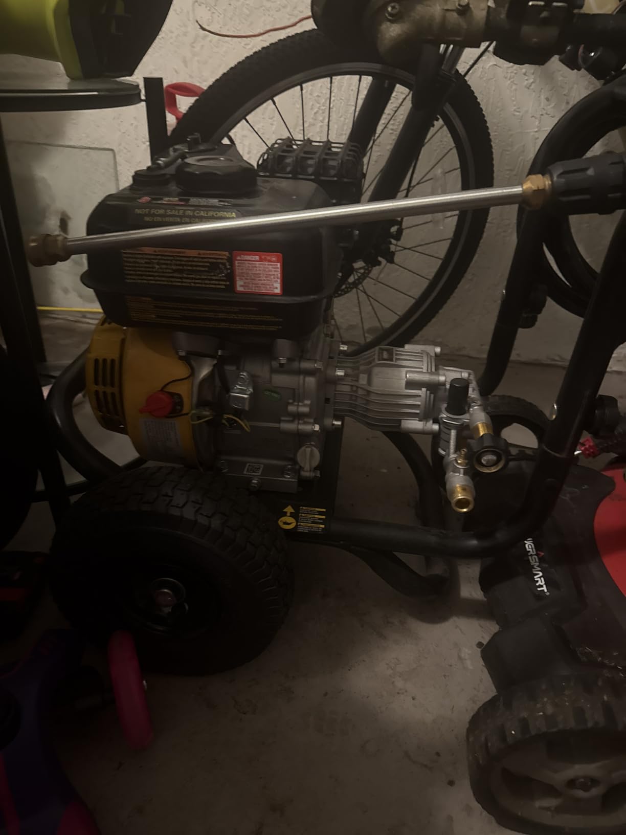 DeWalt 3300 PSI Gas Pressure Washer, 2.4 GPM, Residential Model DXPW3300-S, AAA Axial Cam Pump, 25' Hose, 5 Nozzles, 49-State customer photo 1